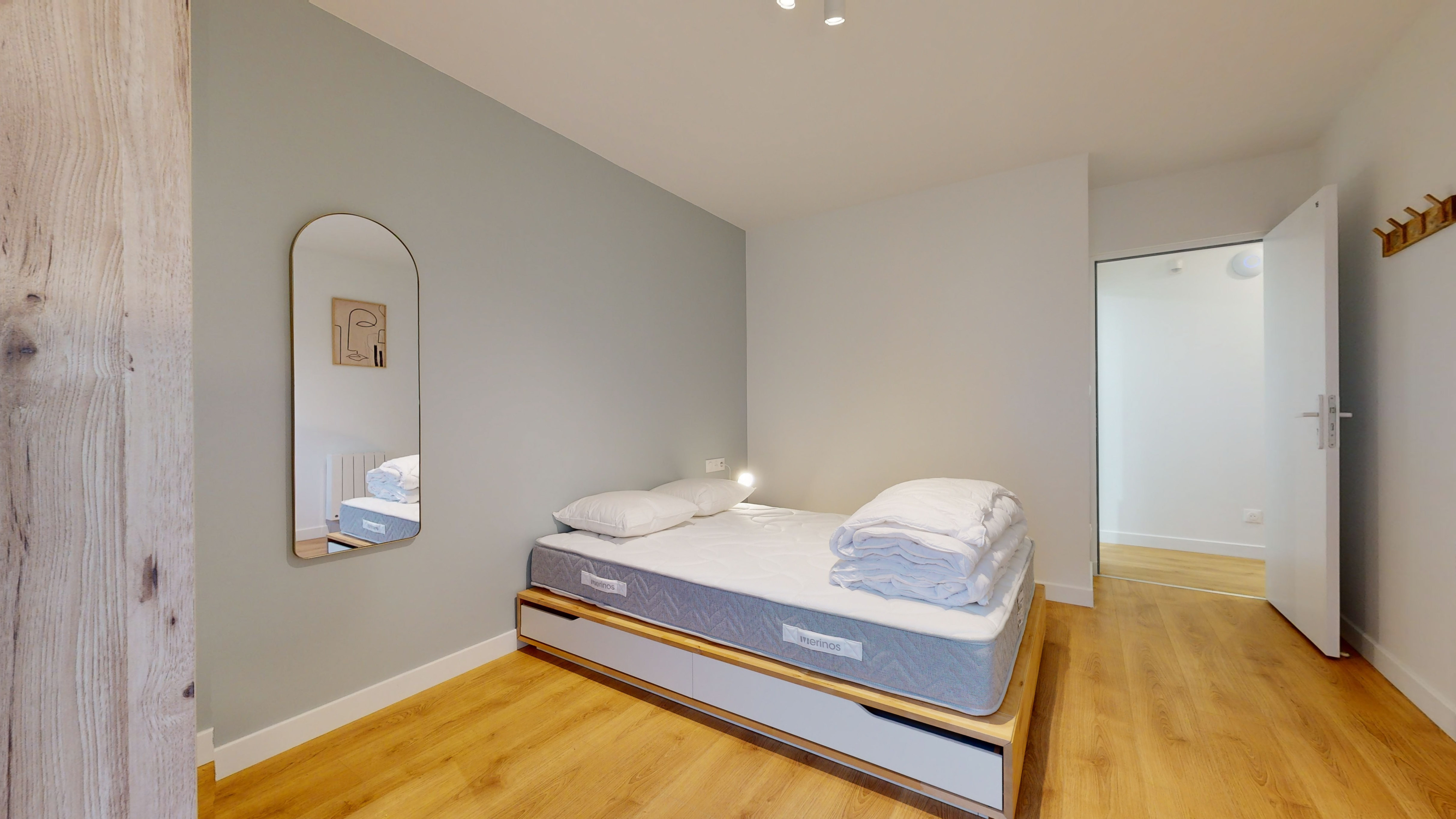  Room For One Person - 16  -  Lyot  - Gallery -  3