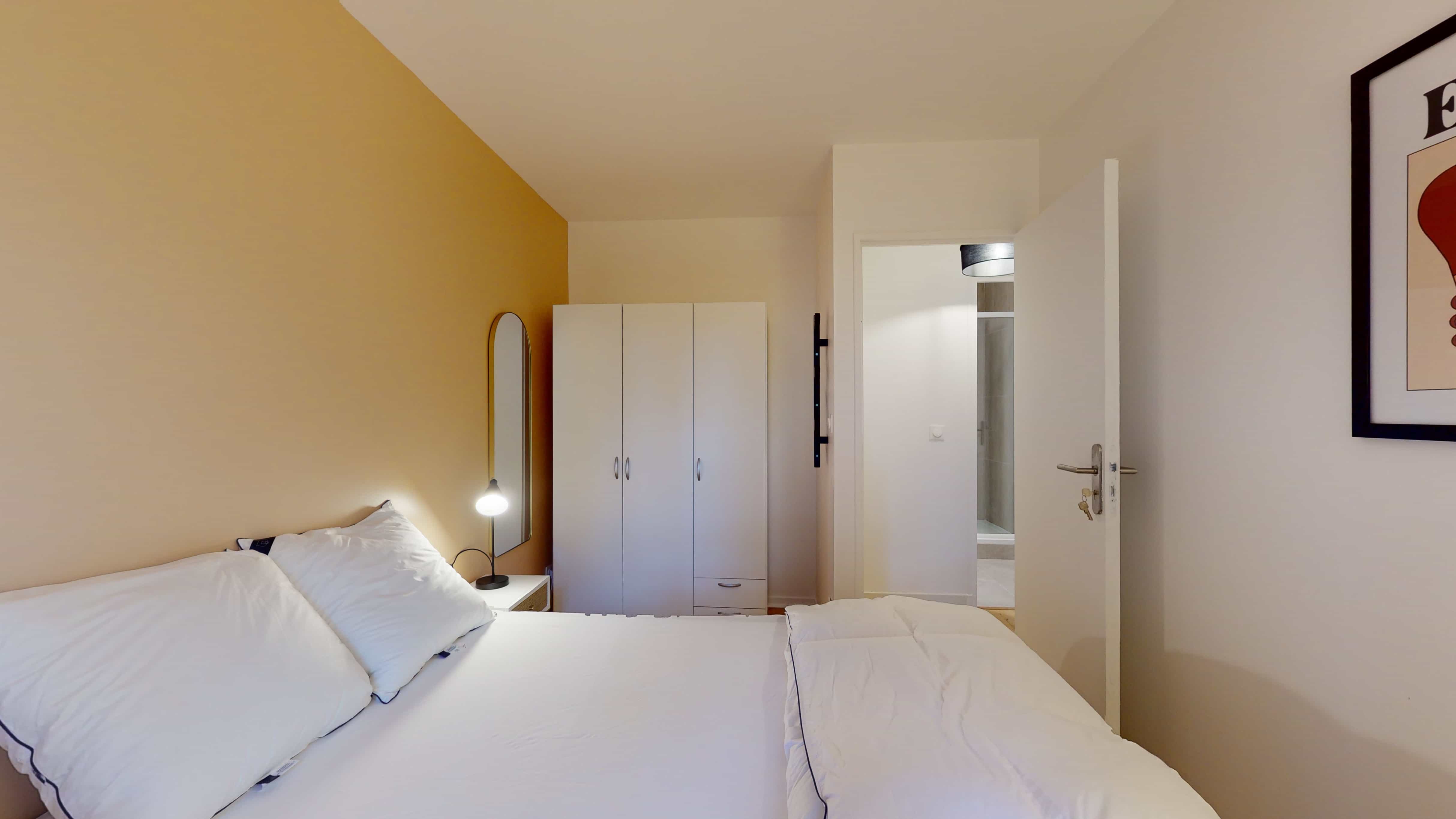 Room 5 - 2