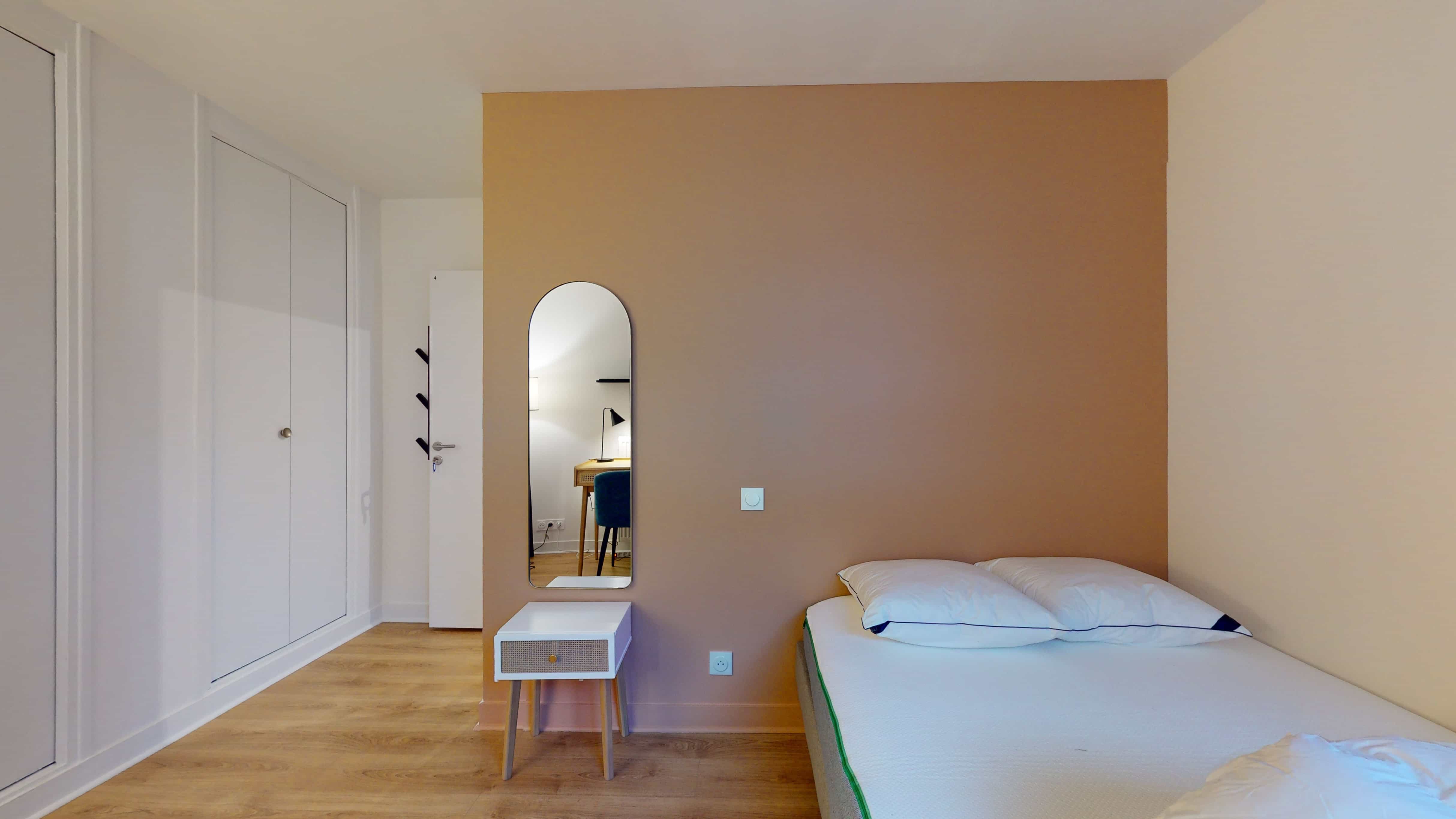Room 4 - 3