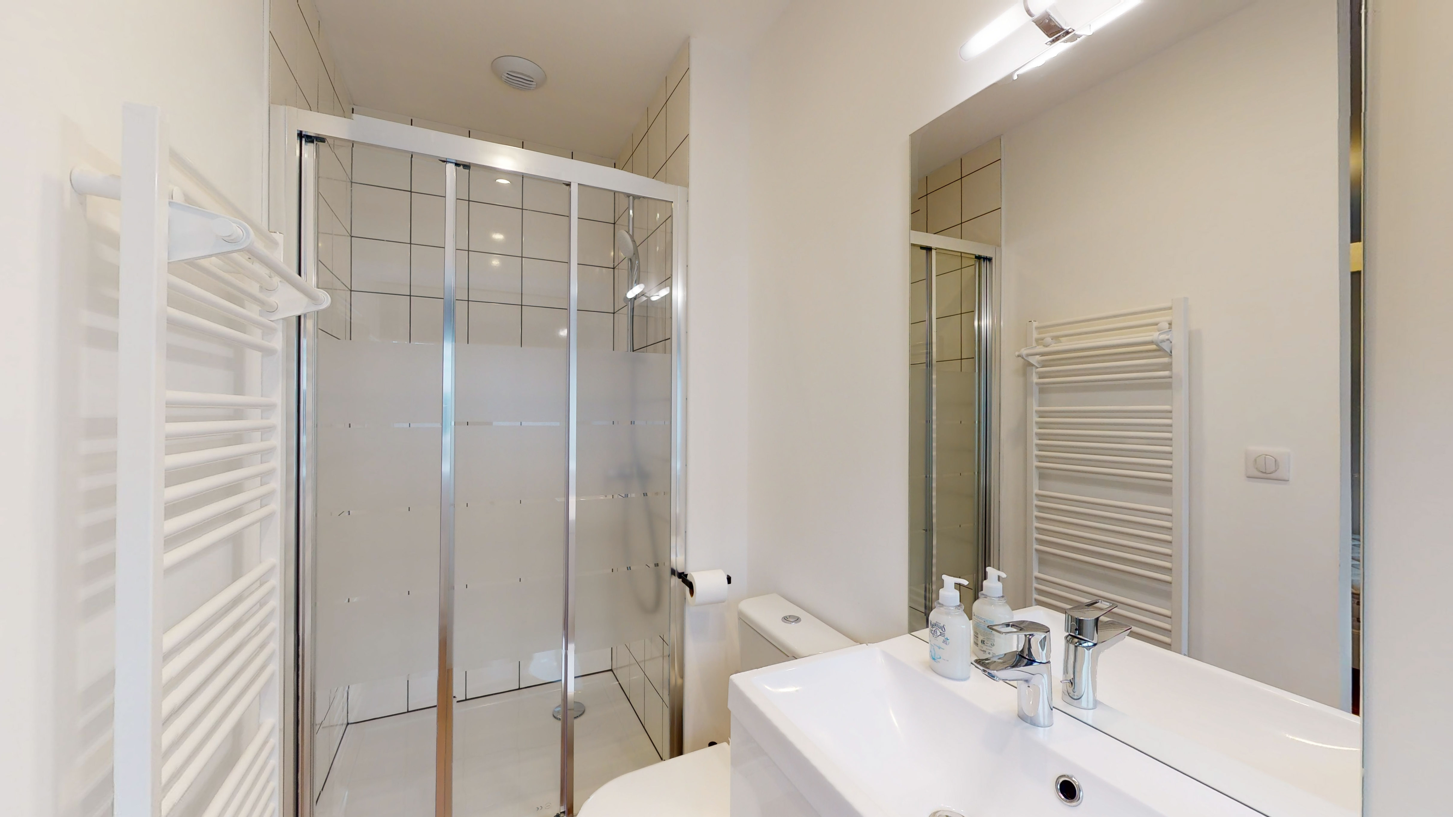  ARCHIVED - Room For One Person - 11  -  ARCHIVED - Monnier  - Gallery -  3