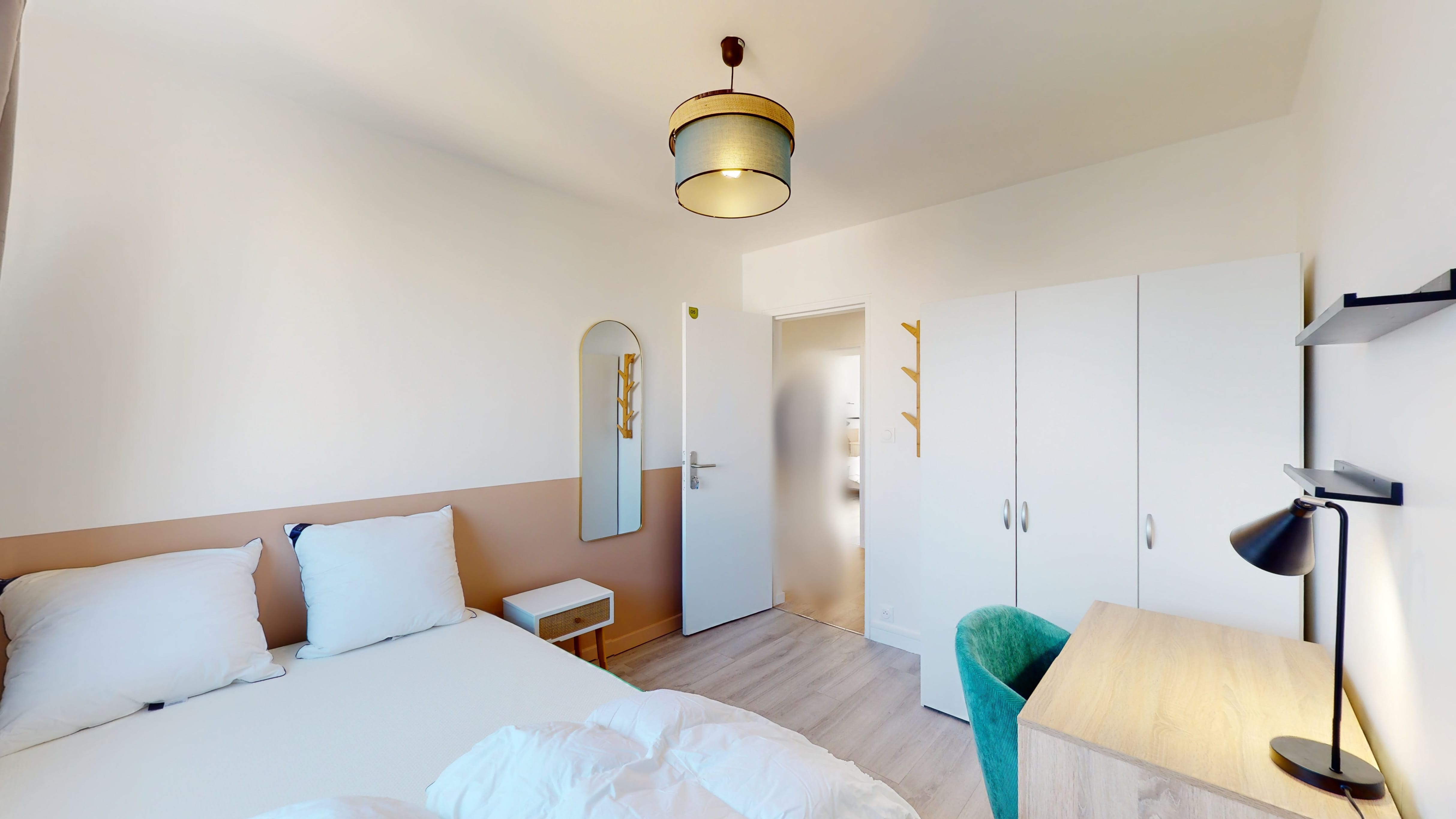  Room 5  -  Nantes Mandel 2  - Gallery -  1