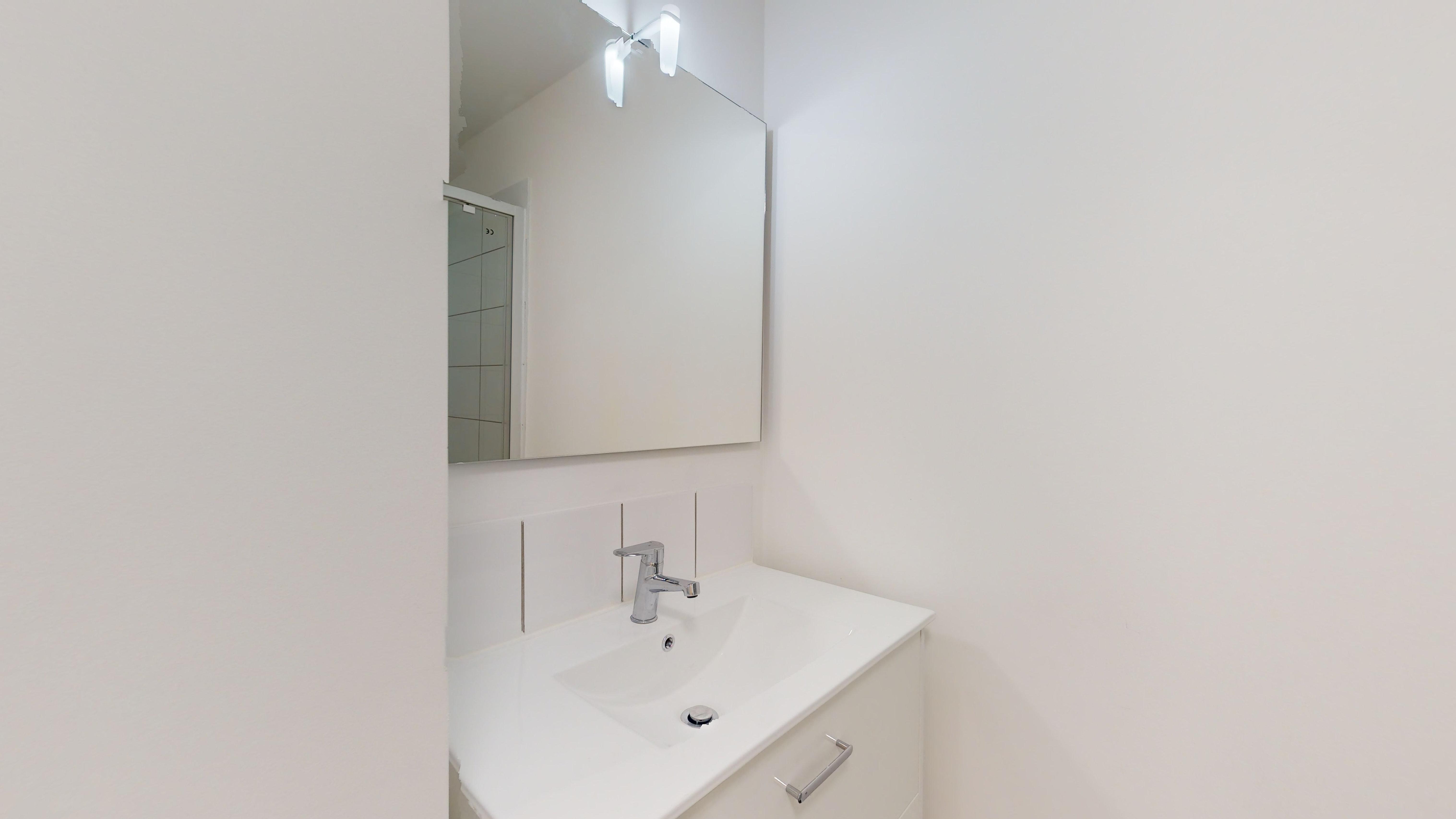 Room With Private Bathroom 1 - 2
