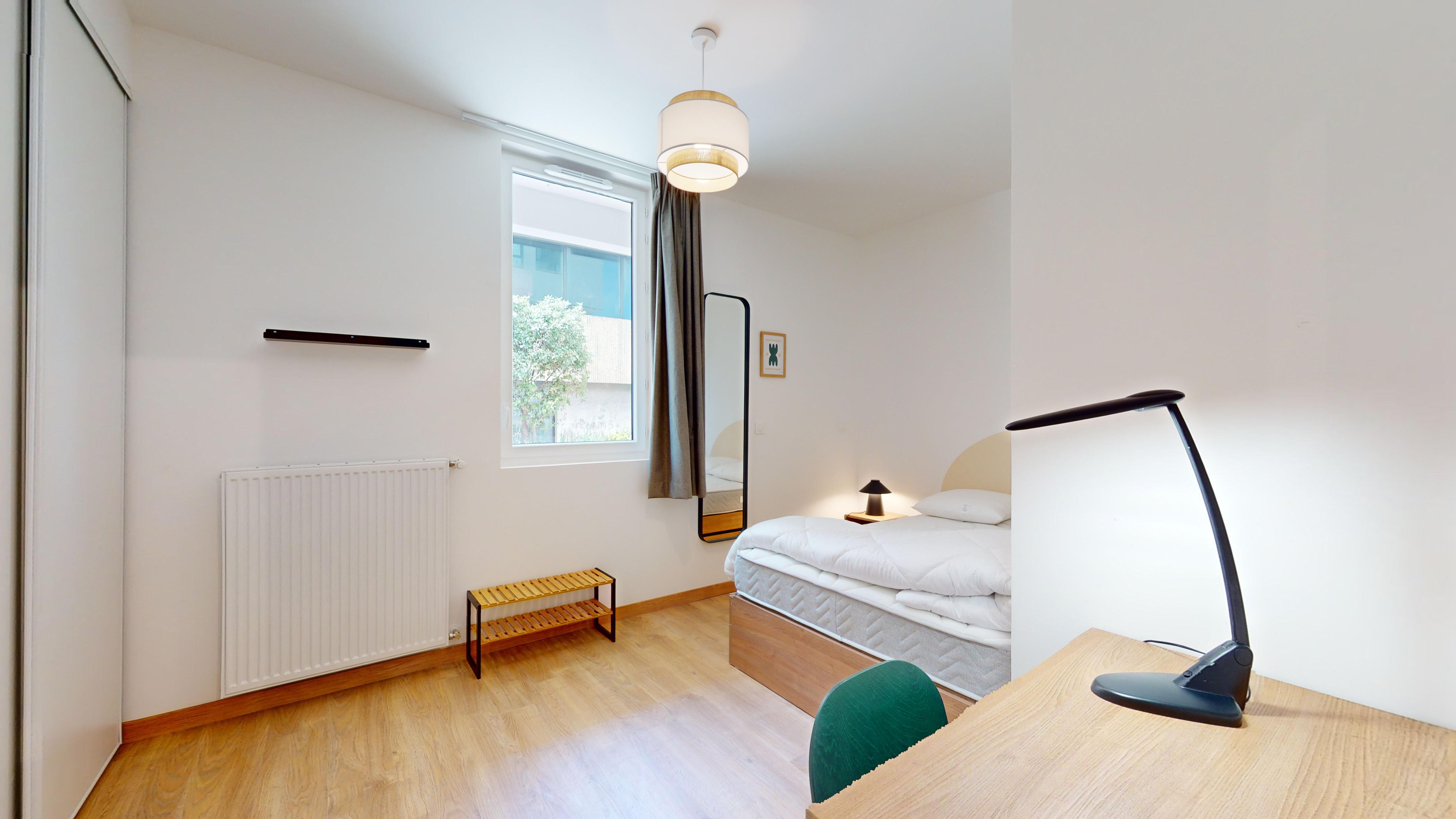 Room With Shared Bathroom - 3 - 1