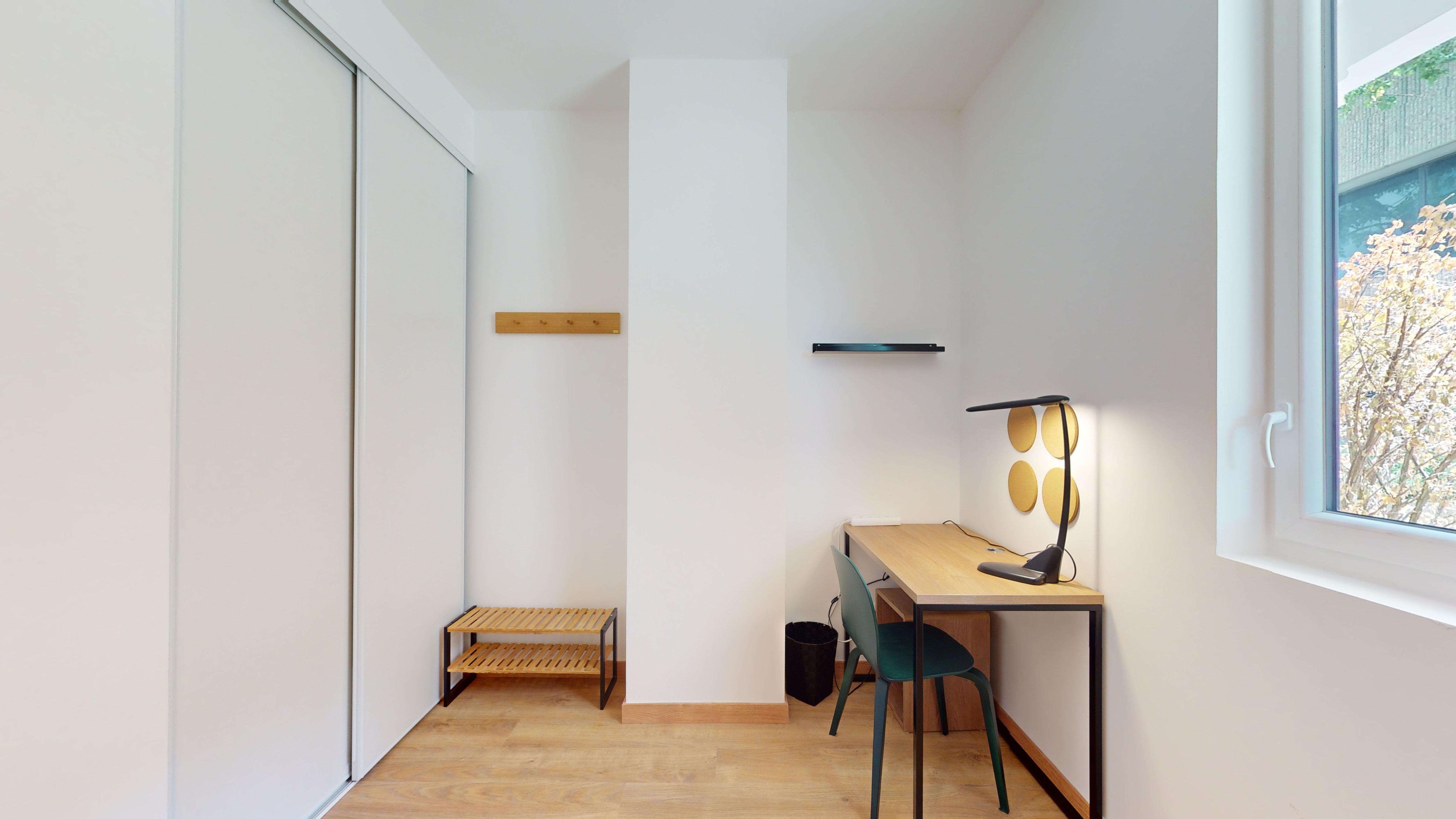 Room With Shared Bathroom - 4 - 3
