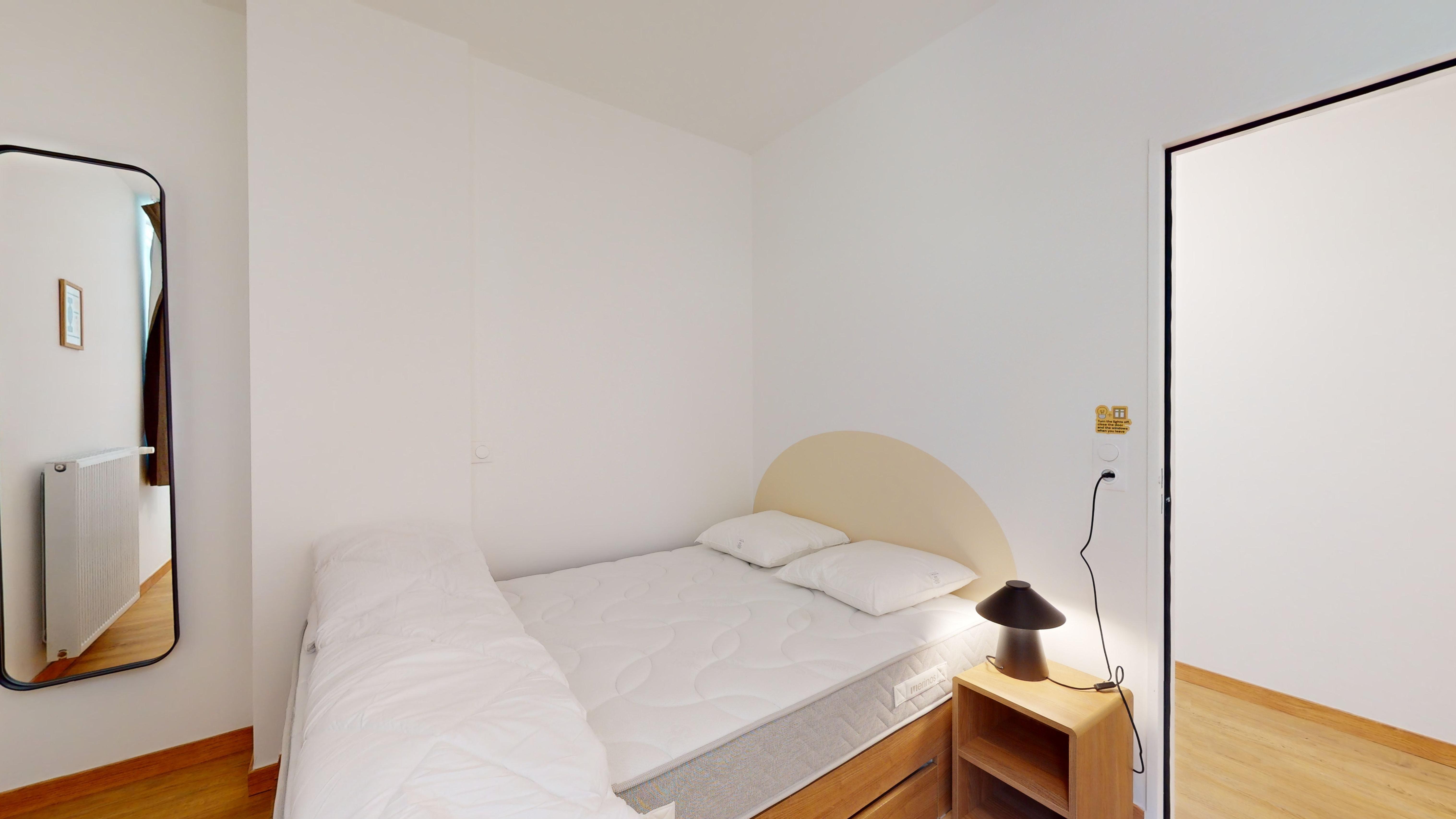 Room With Shared Bathroom - 4 - 1