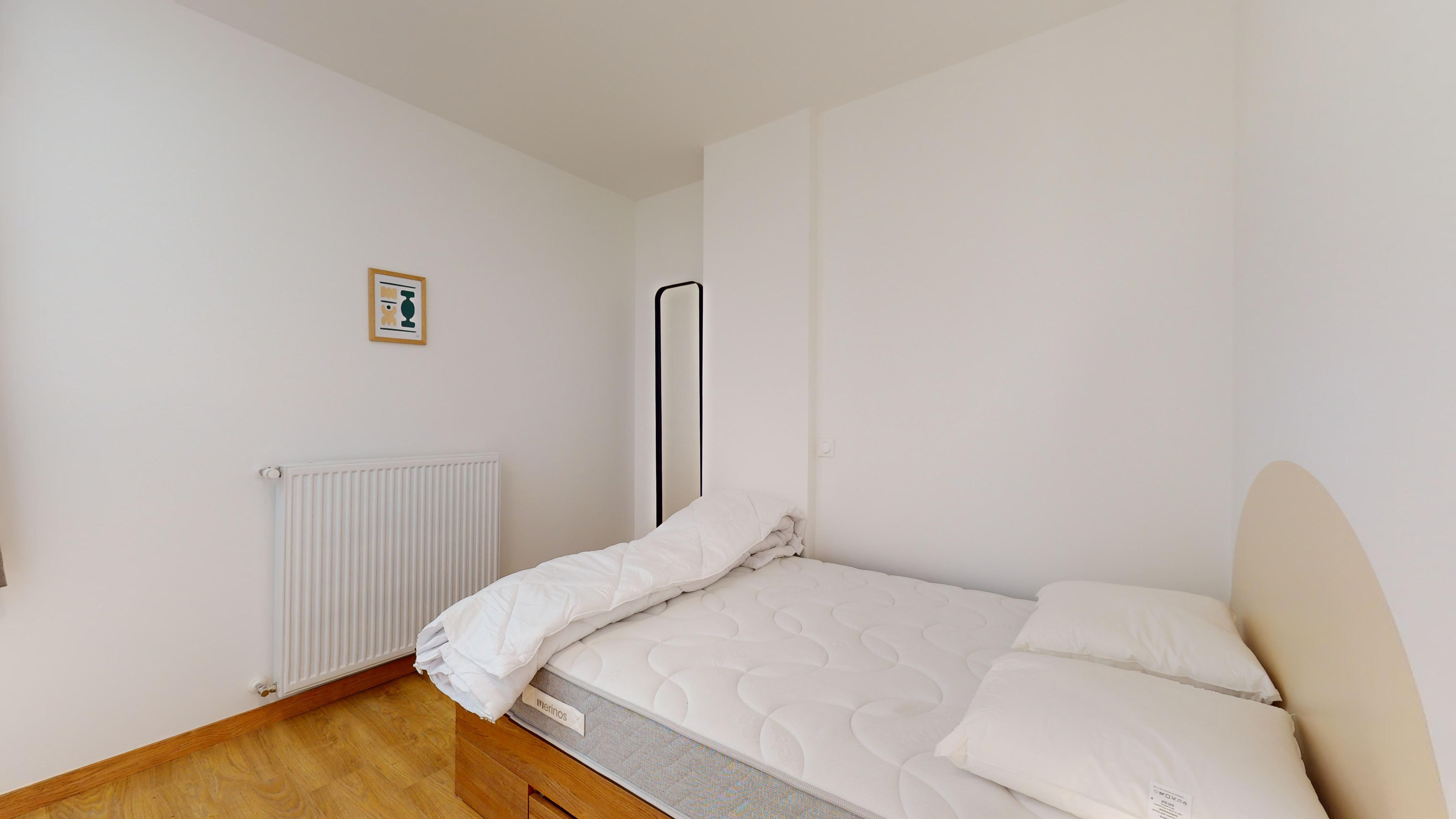 Room With Shared Bathroom - 4 - 2