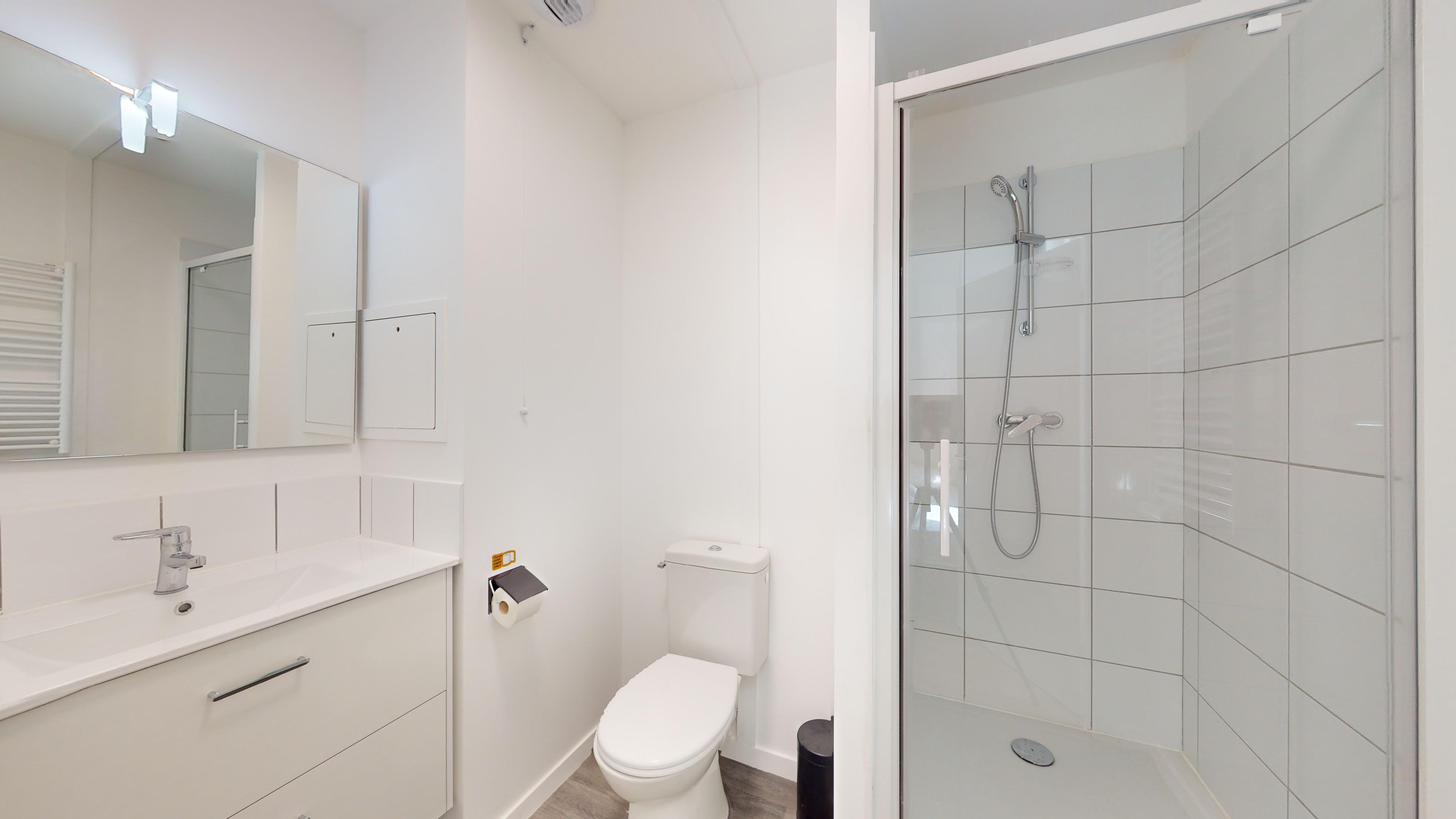 Room With Private Bathroom 2 - 4