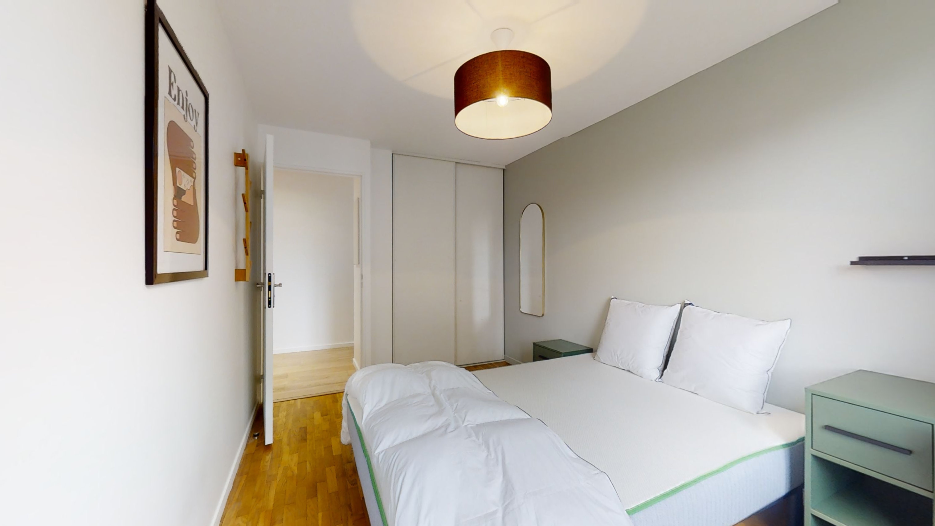  Room 2  -  Lyon Jean 23  - Gallery -  1