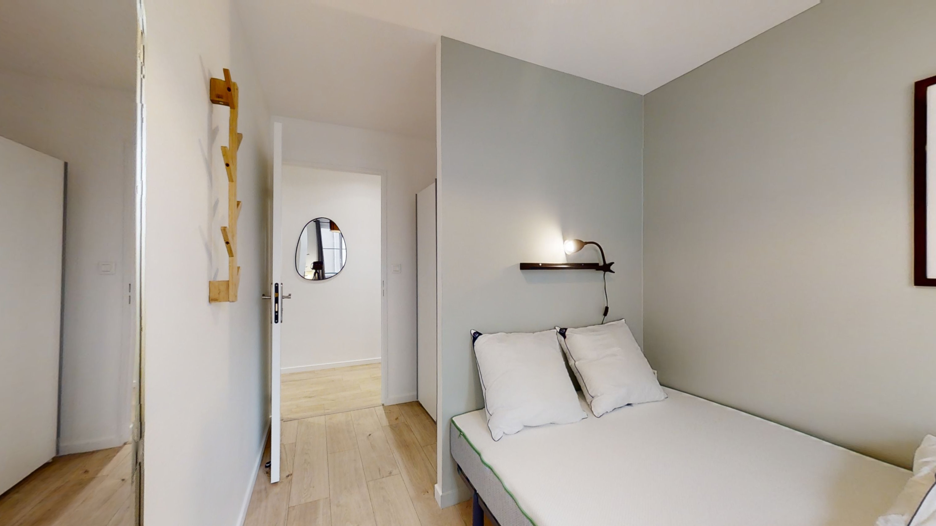  Room 4  -  Lyon Jean 23  - Gallery -  2