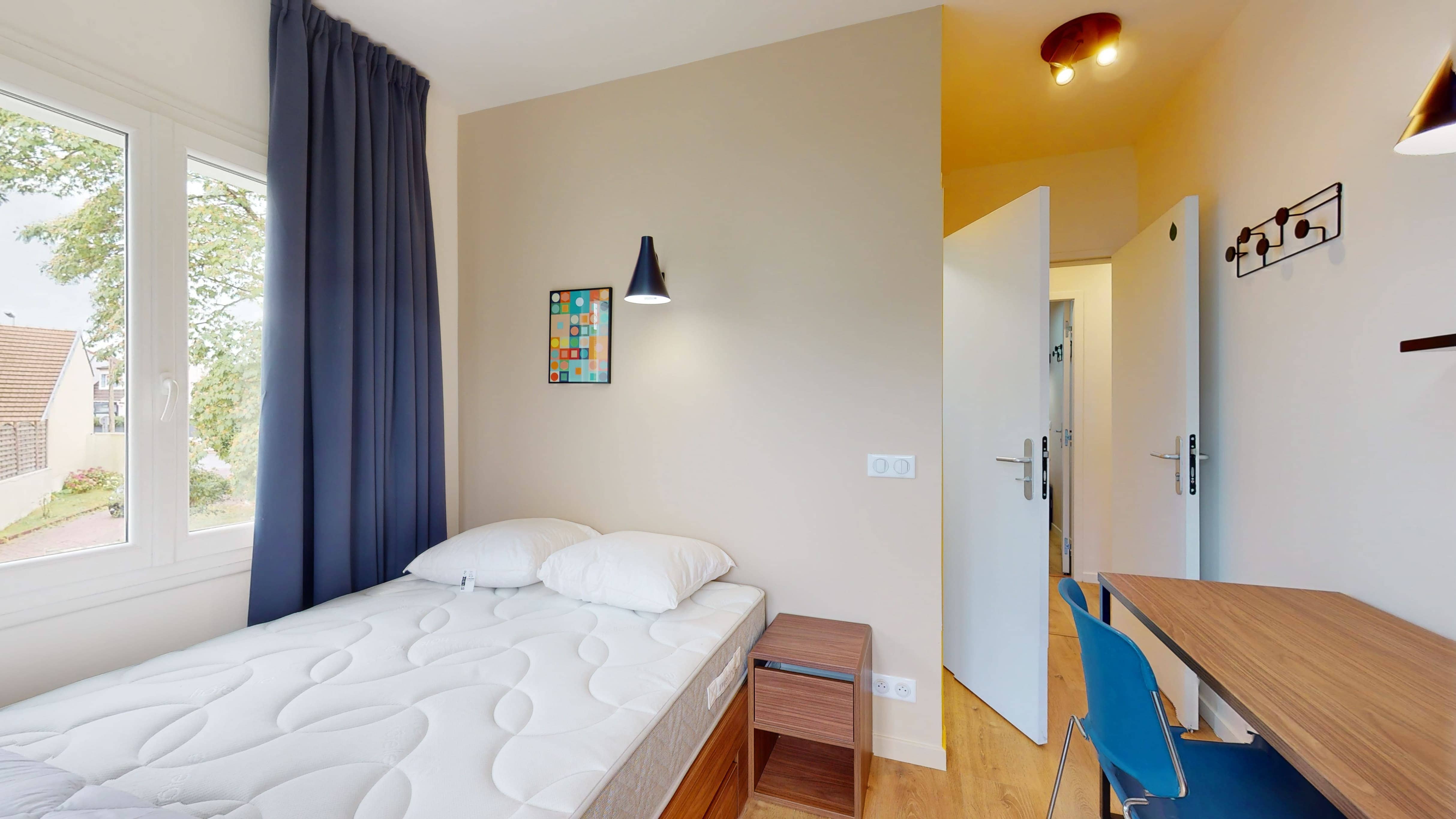  Room For One Person - 8  -  Whitney  - Gallery -  4