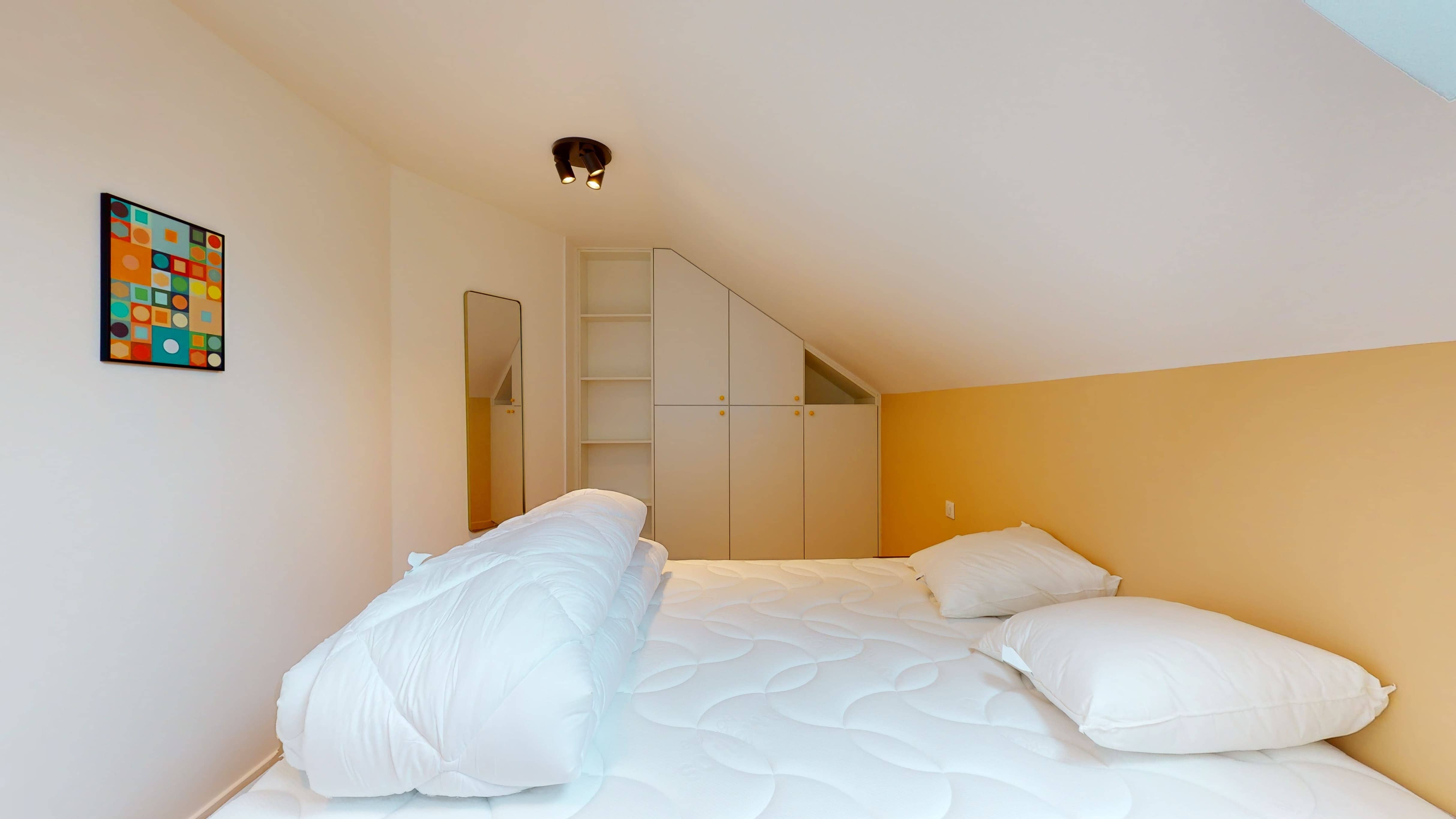  Room For One Person - 10  -  Whitney  - Gallery -  7
