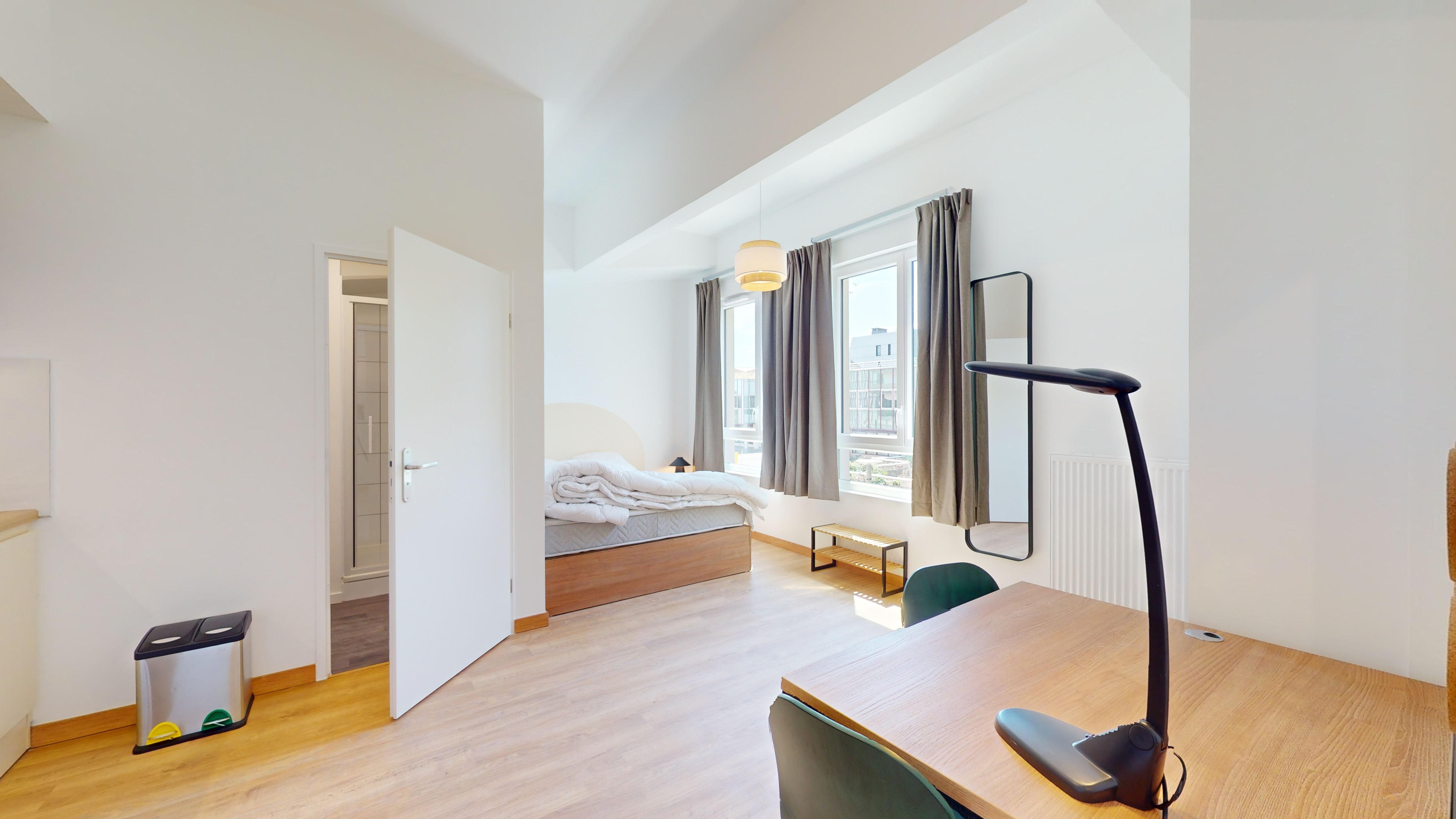 Studio For Two People - E01 - 2