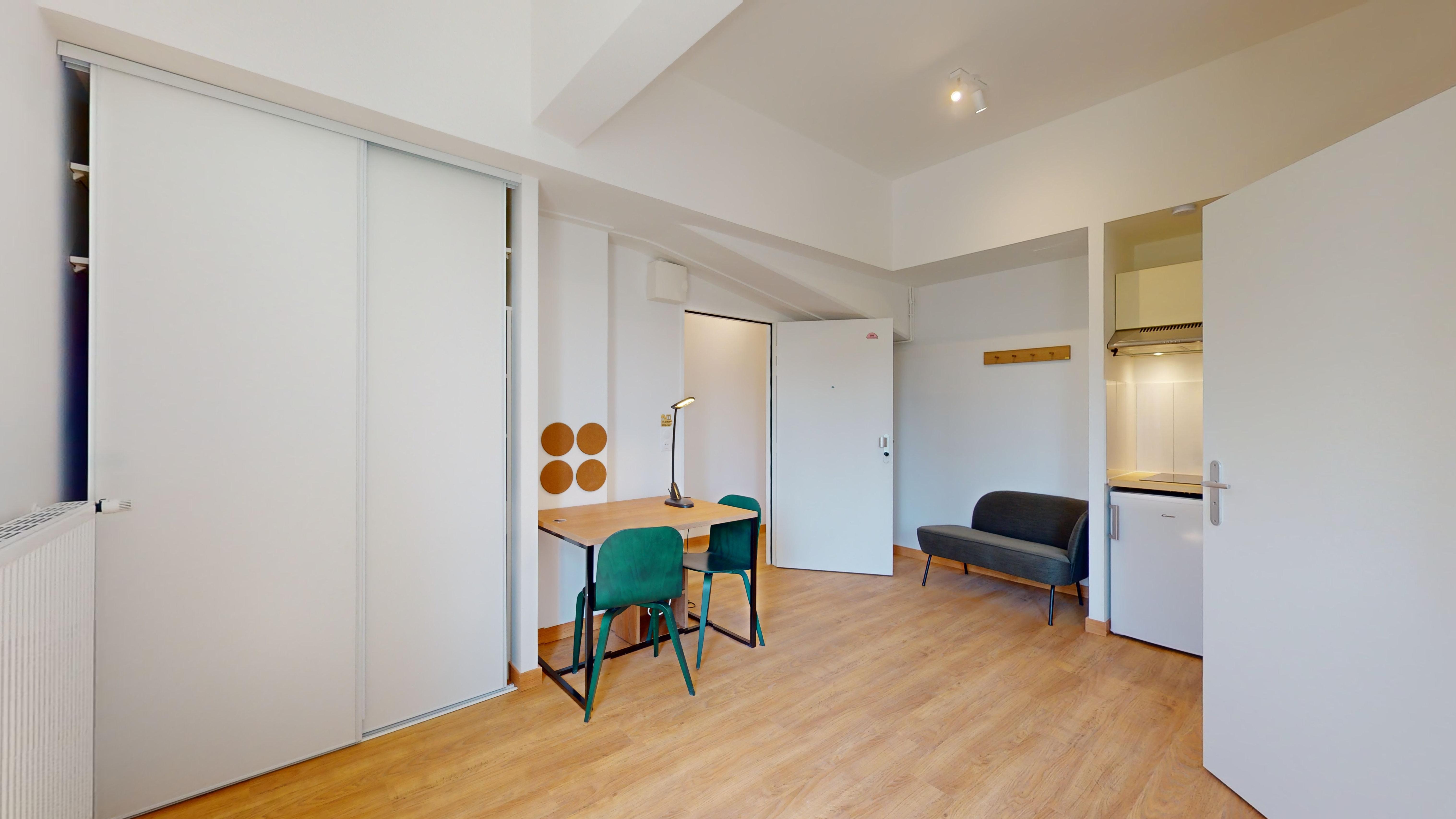 Studio For Two People - E01 - 3