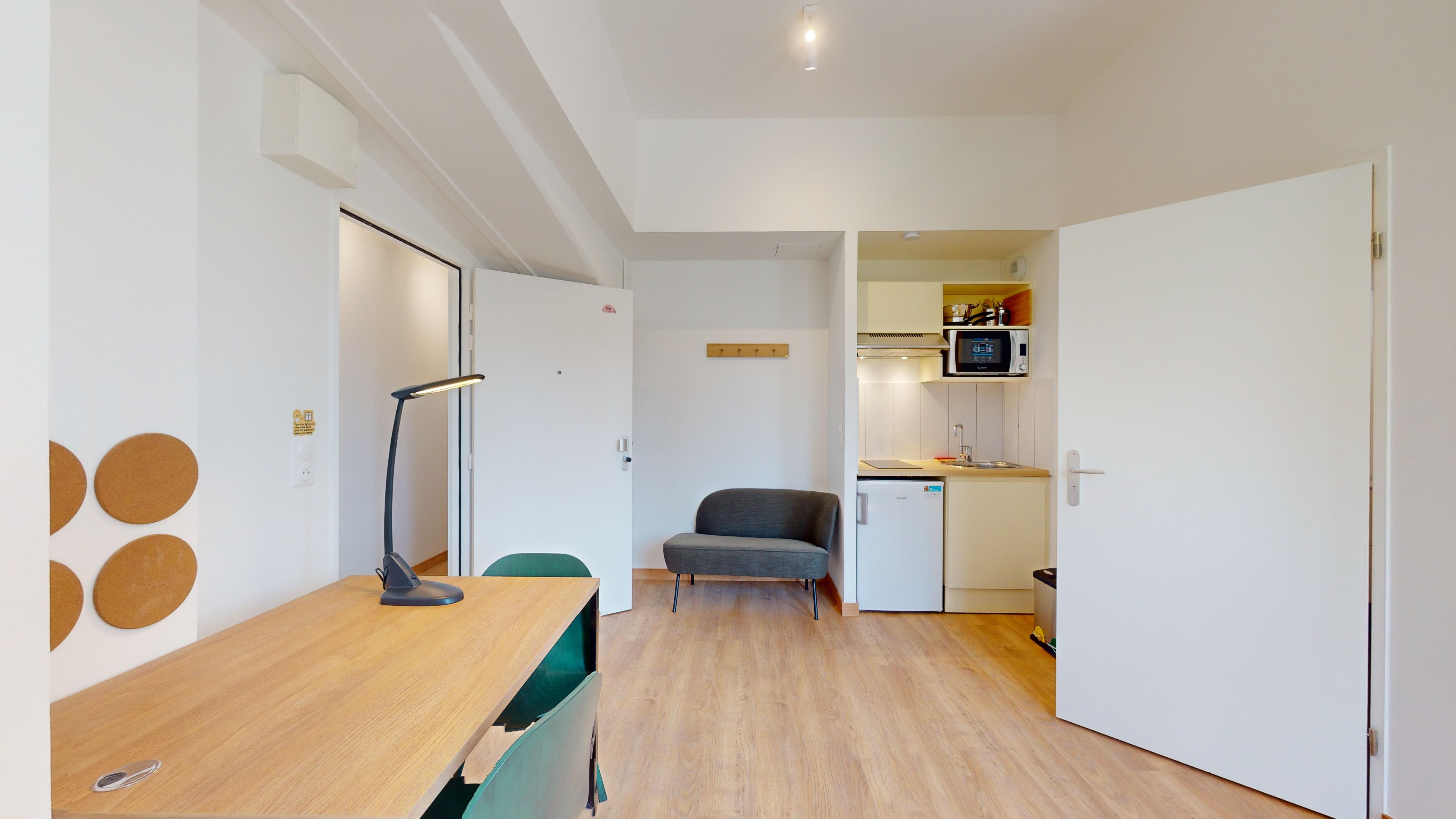 Studio For Two People - E01 - 6