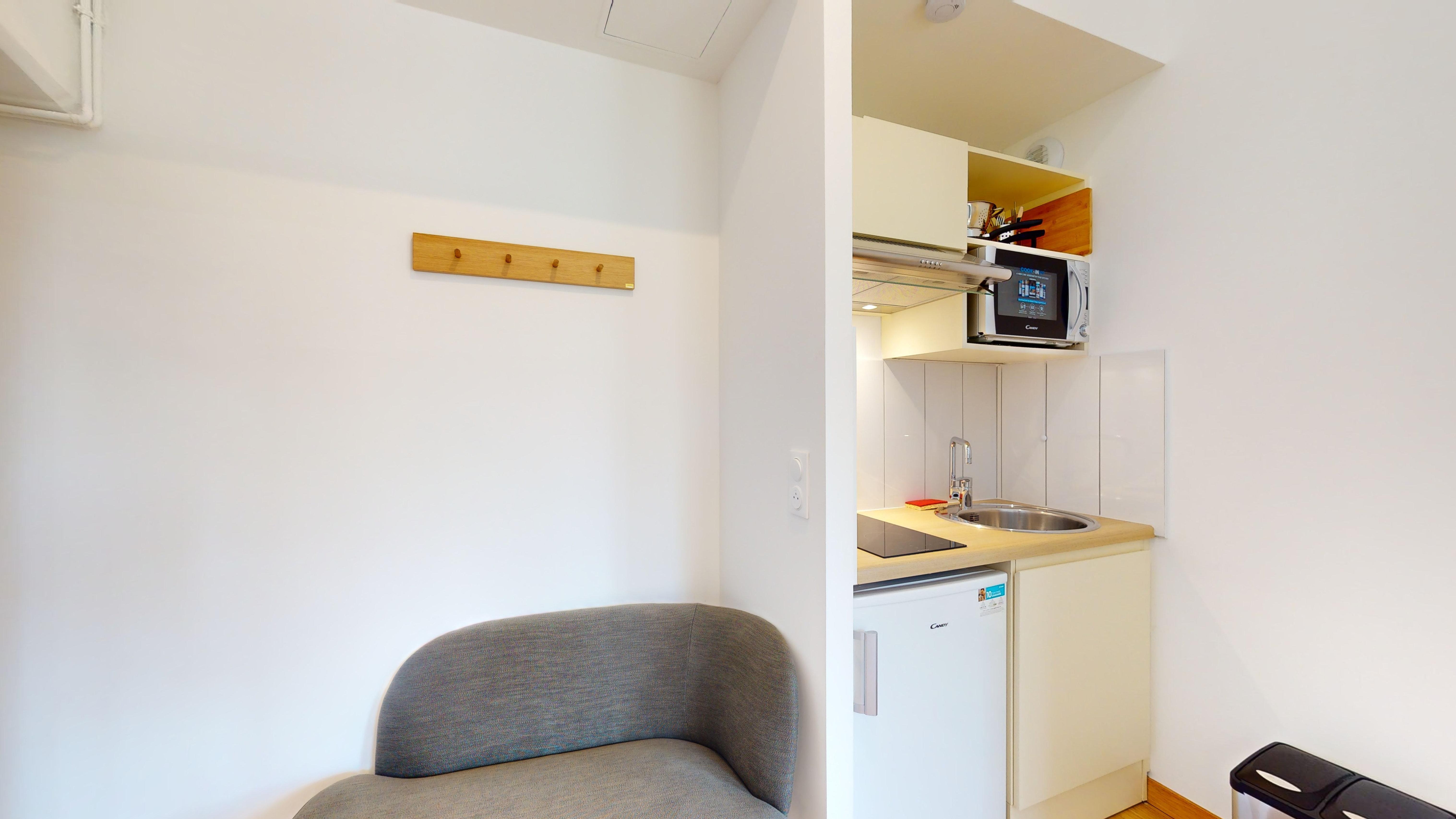 Studio For Two People - E01 - 4