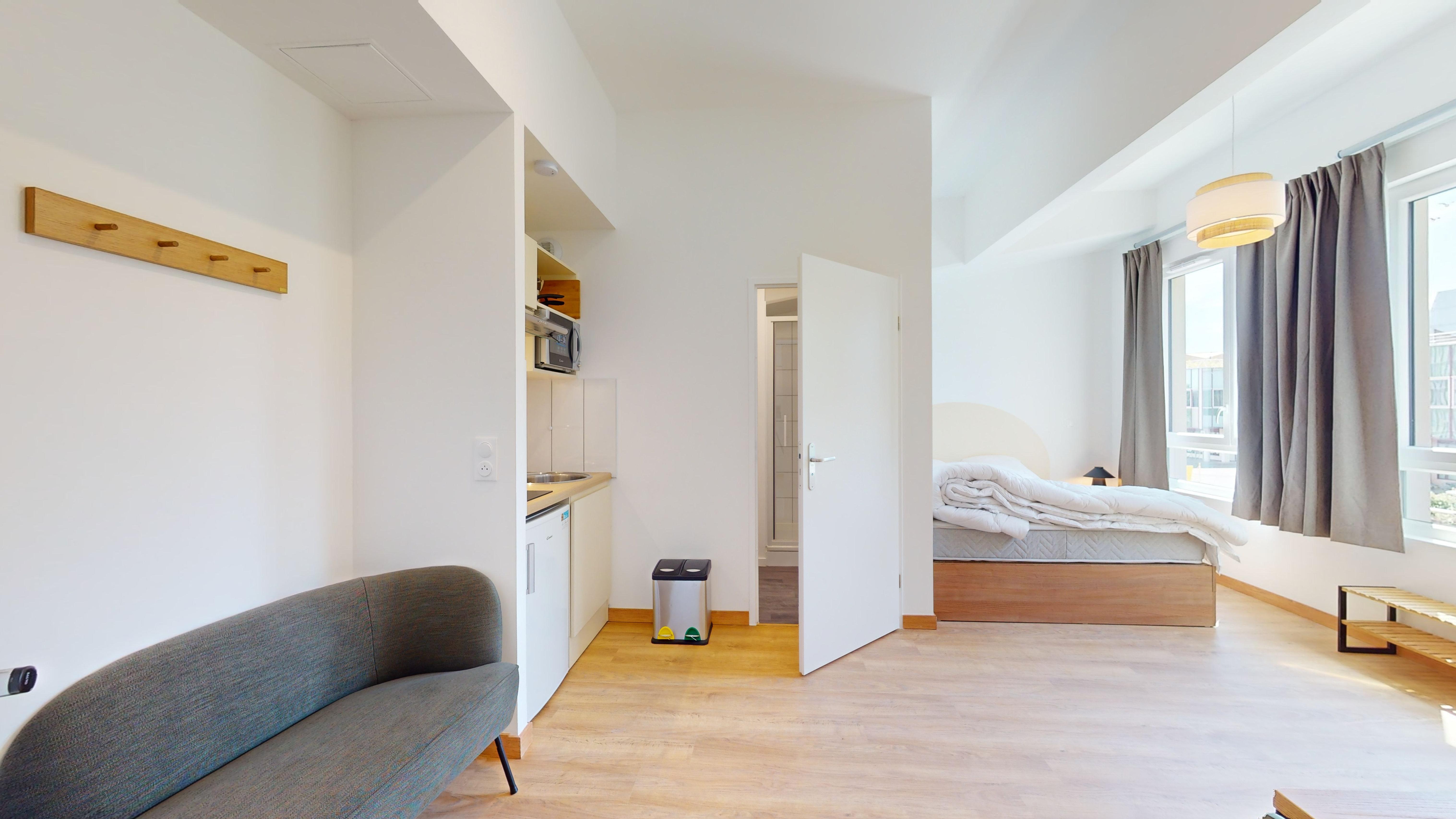 Studio For Two People - E01 - 1