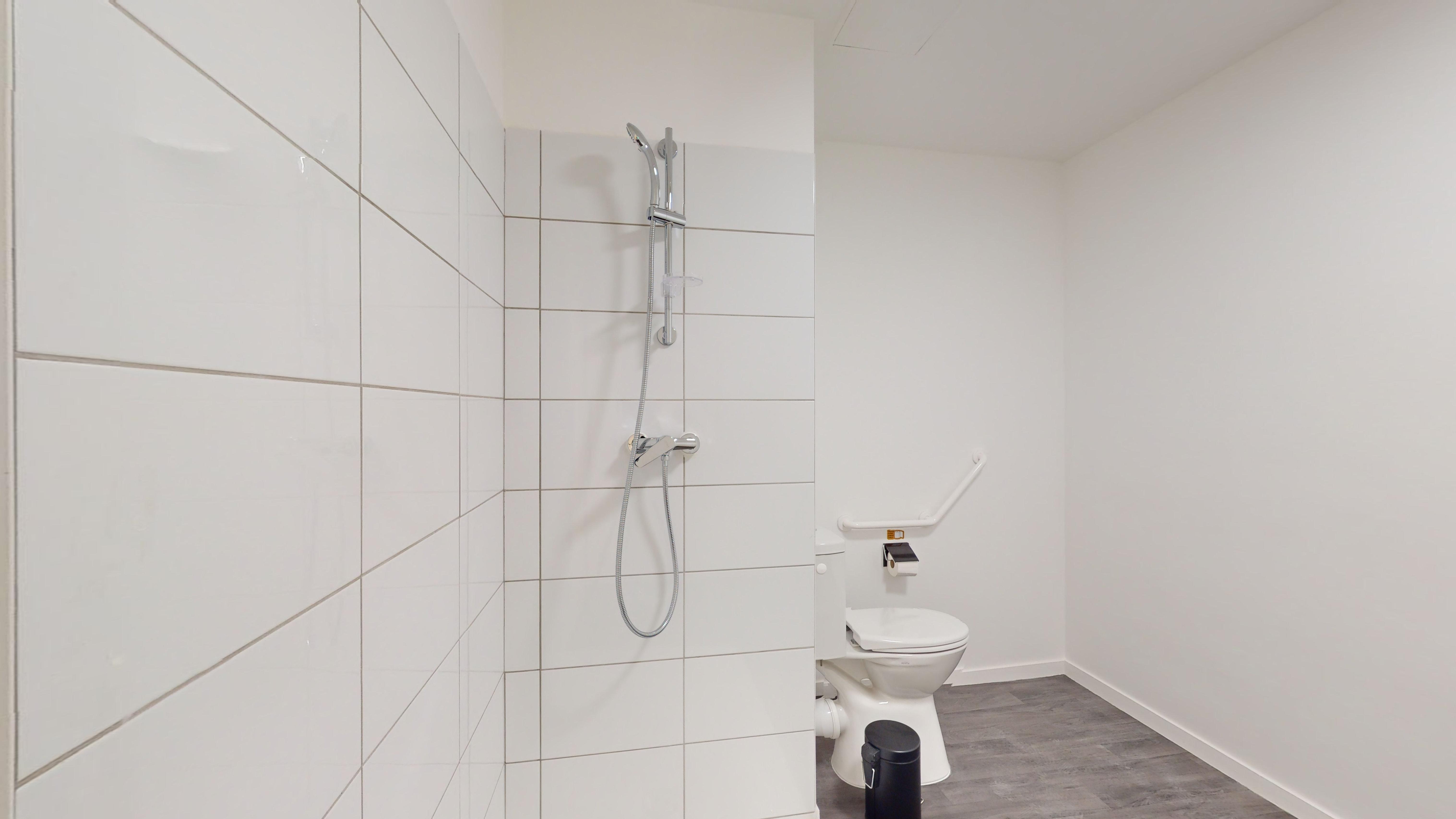 Studio For Two People - E02 - 8