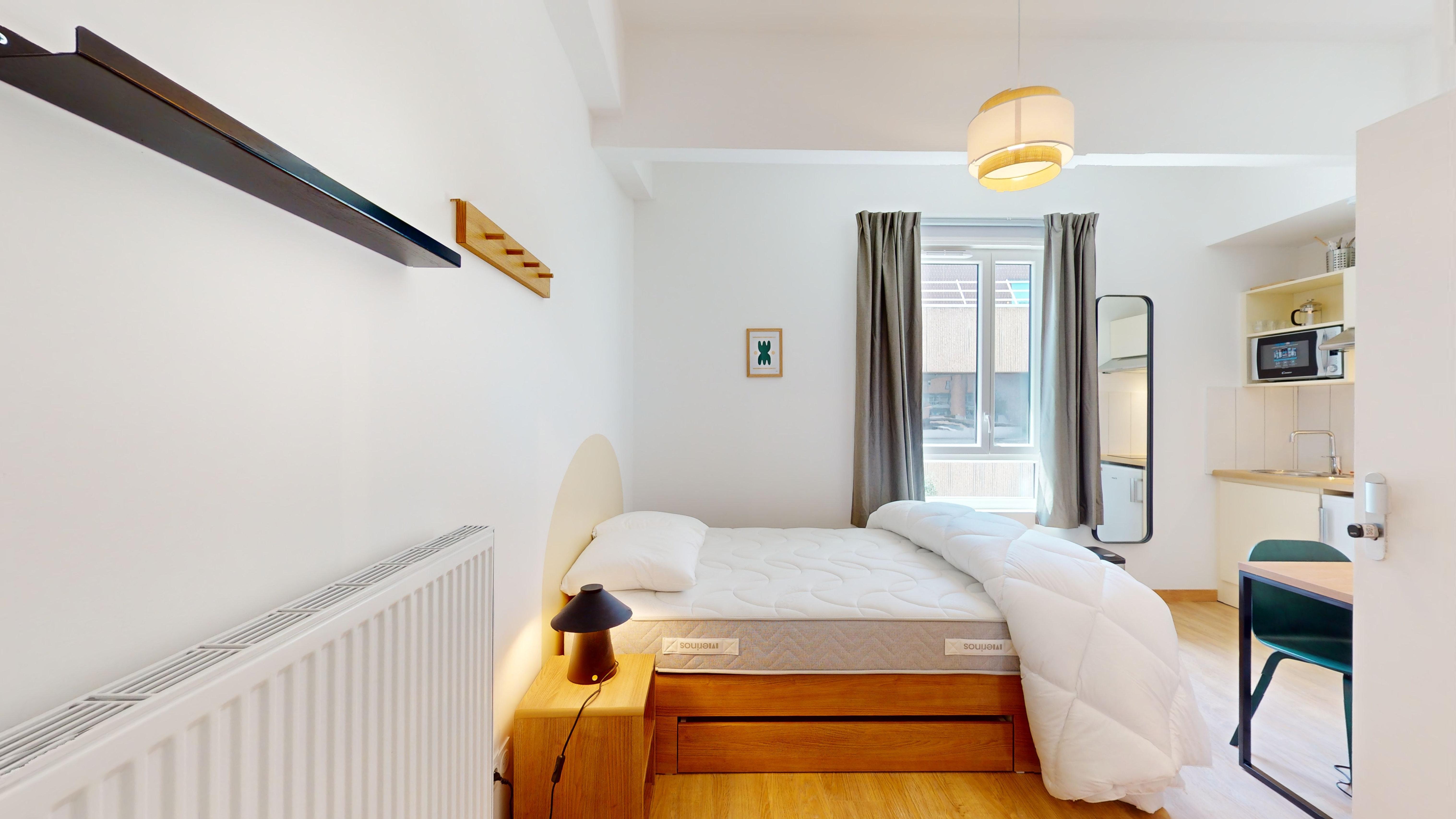 Private Studio E03 - 2