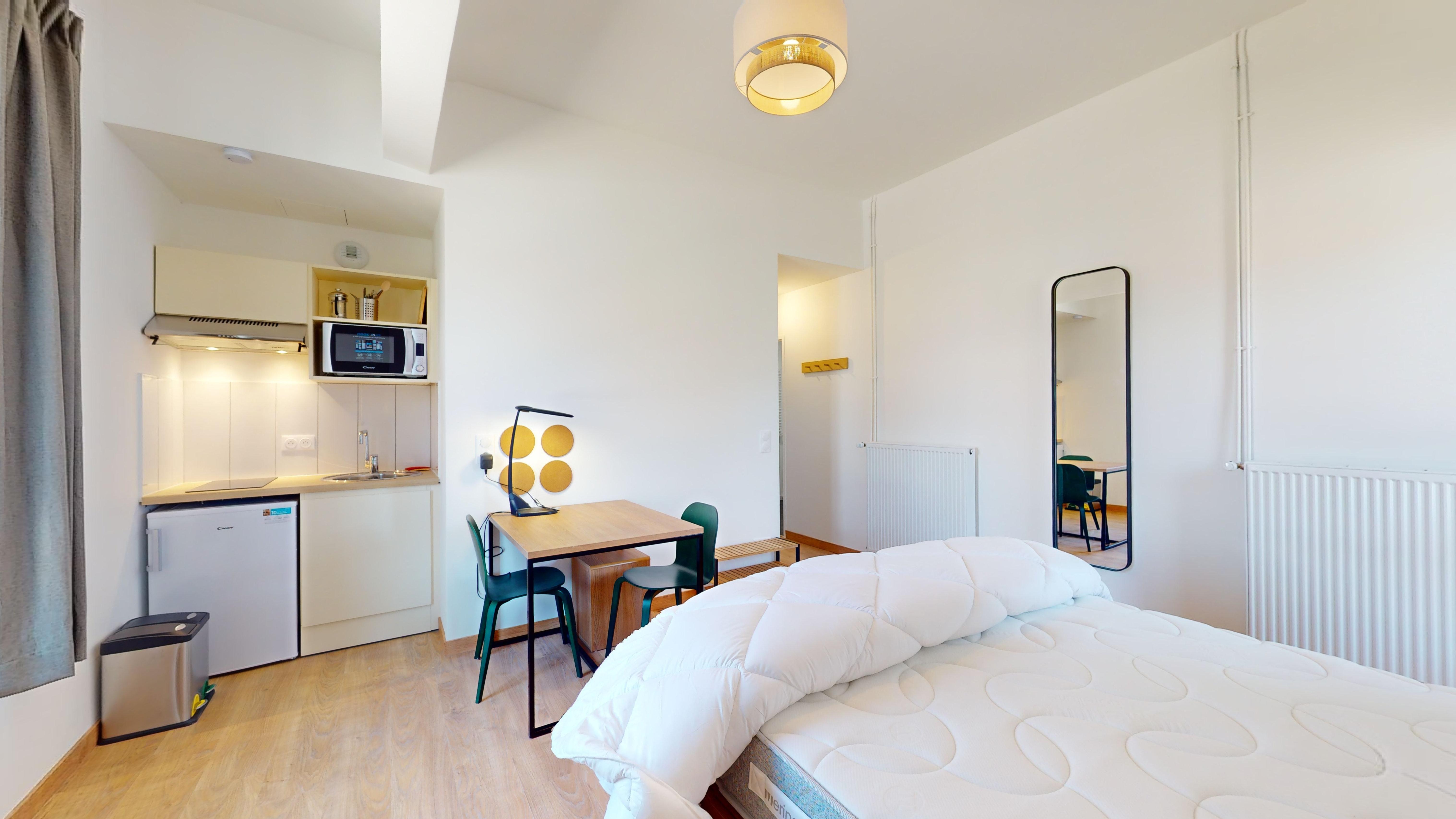 Studio For Two People - E05 - 3