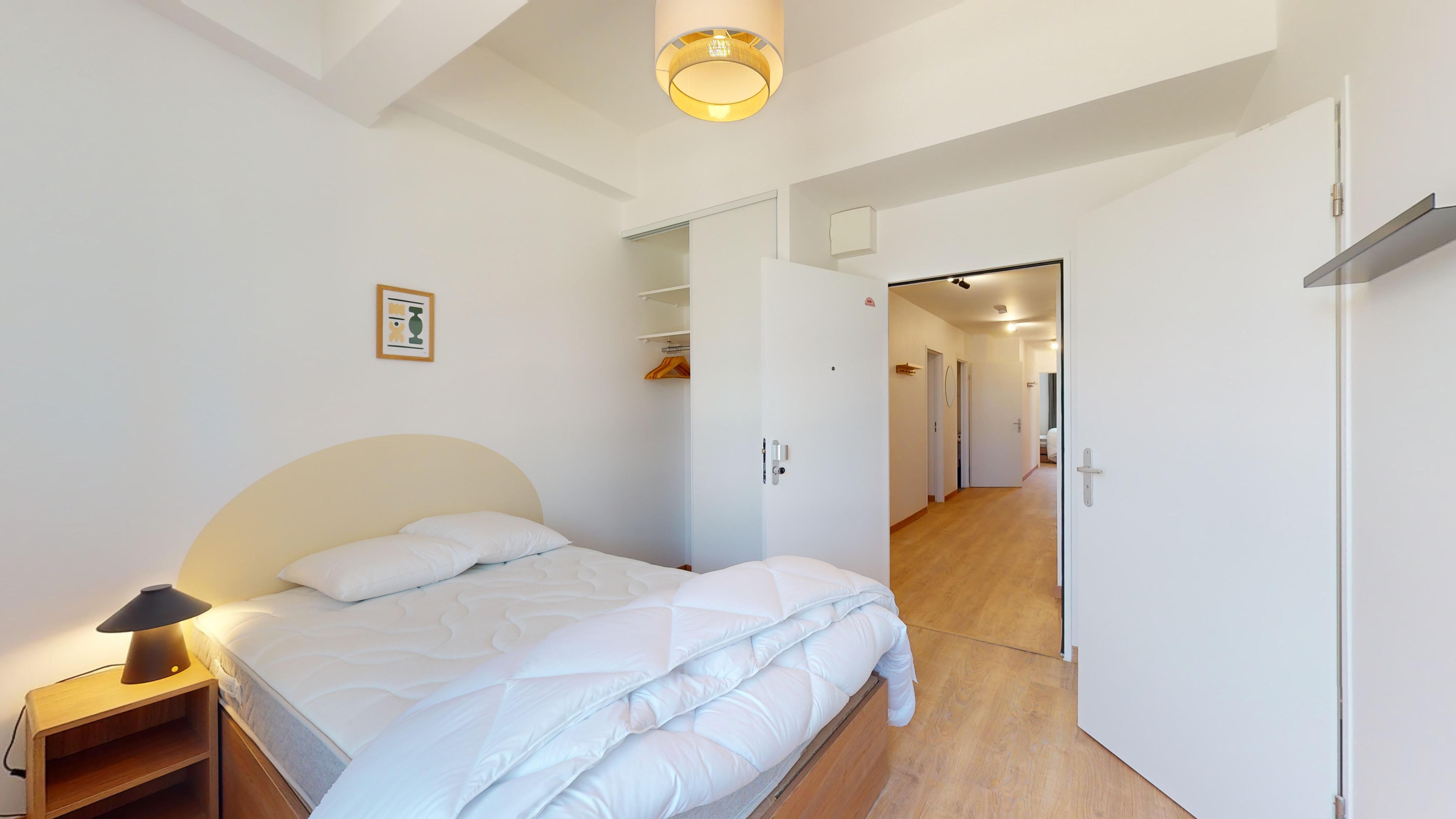 Room With Private Bathroom E06 - 1