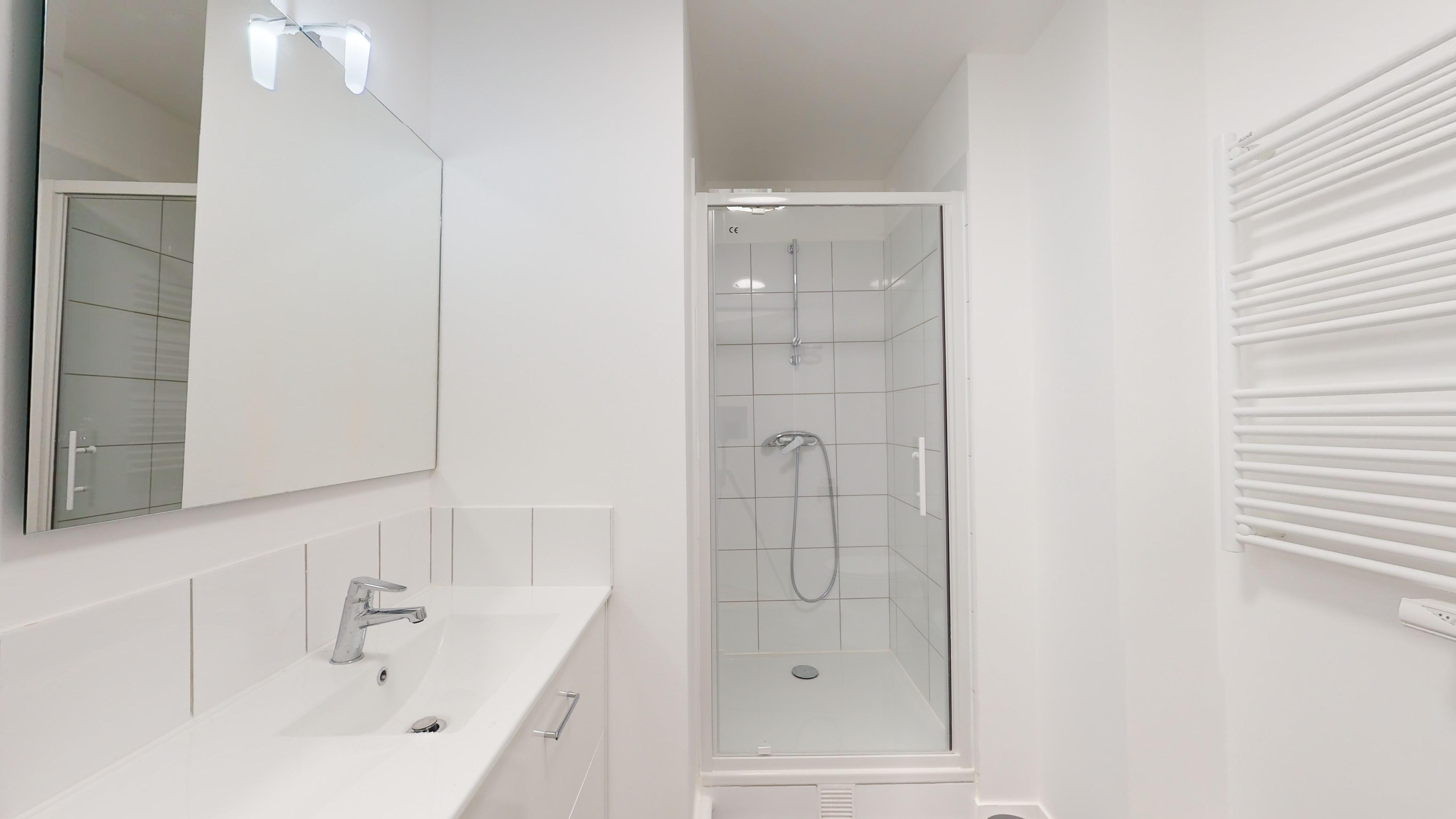 Room With Private Bathroom E06 - 5