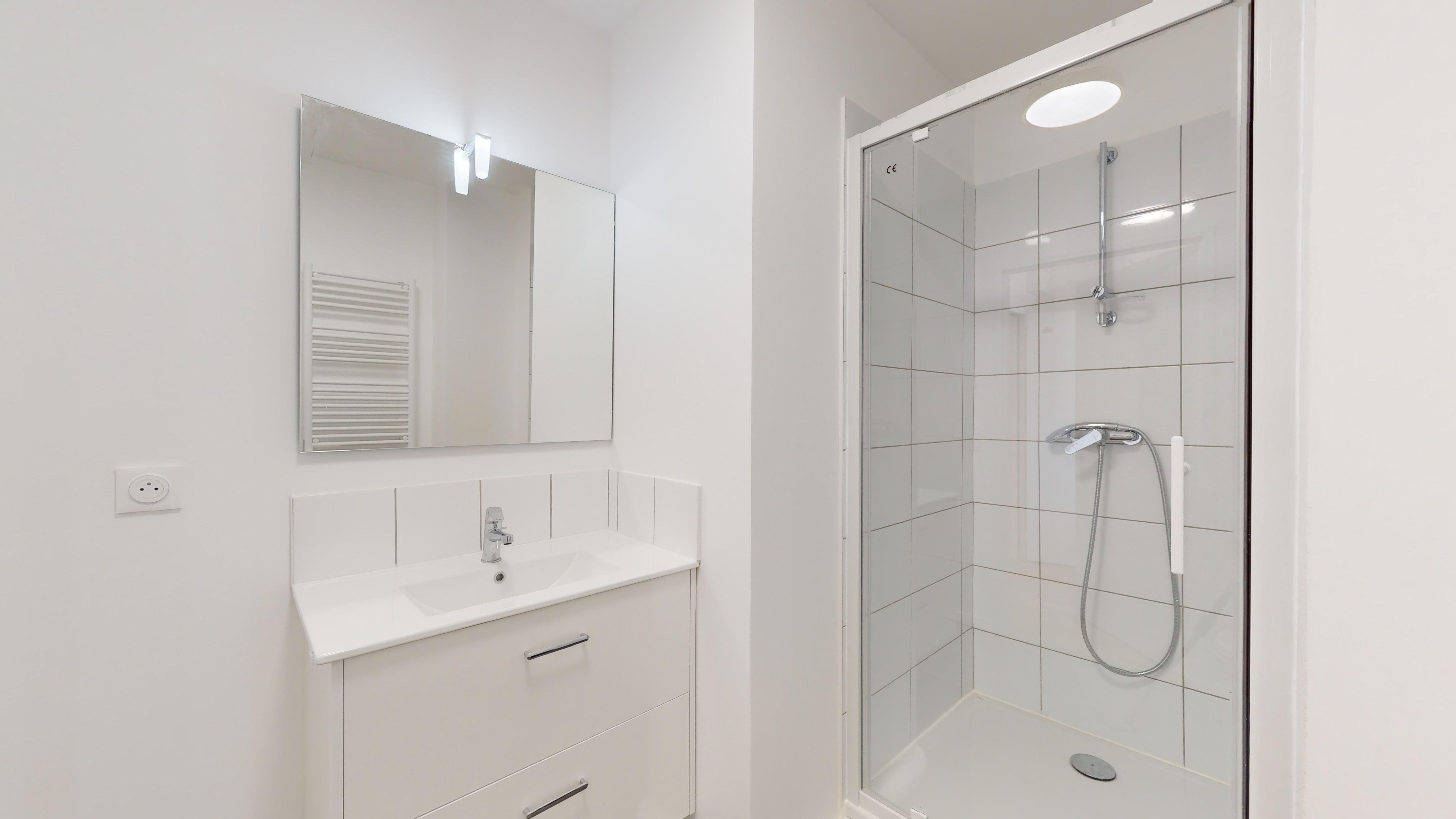 Room With Private Bathroom E06 - 6