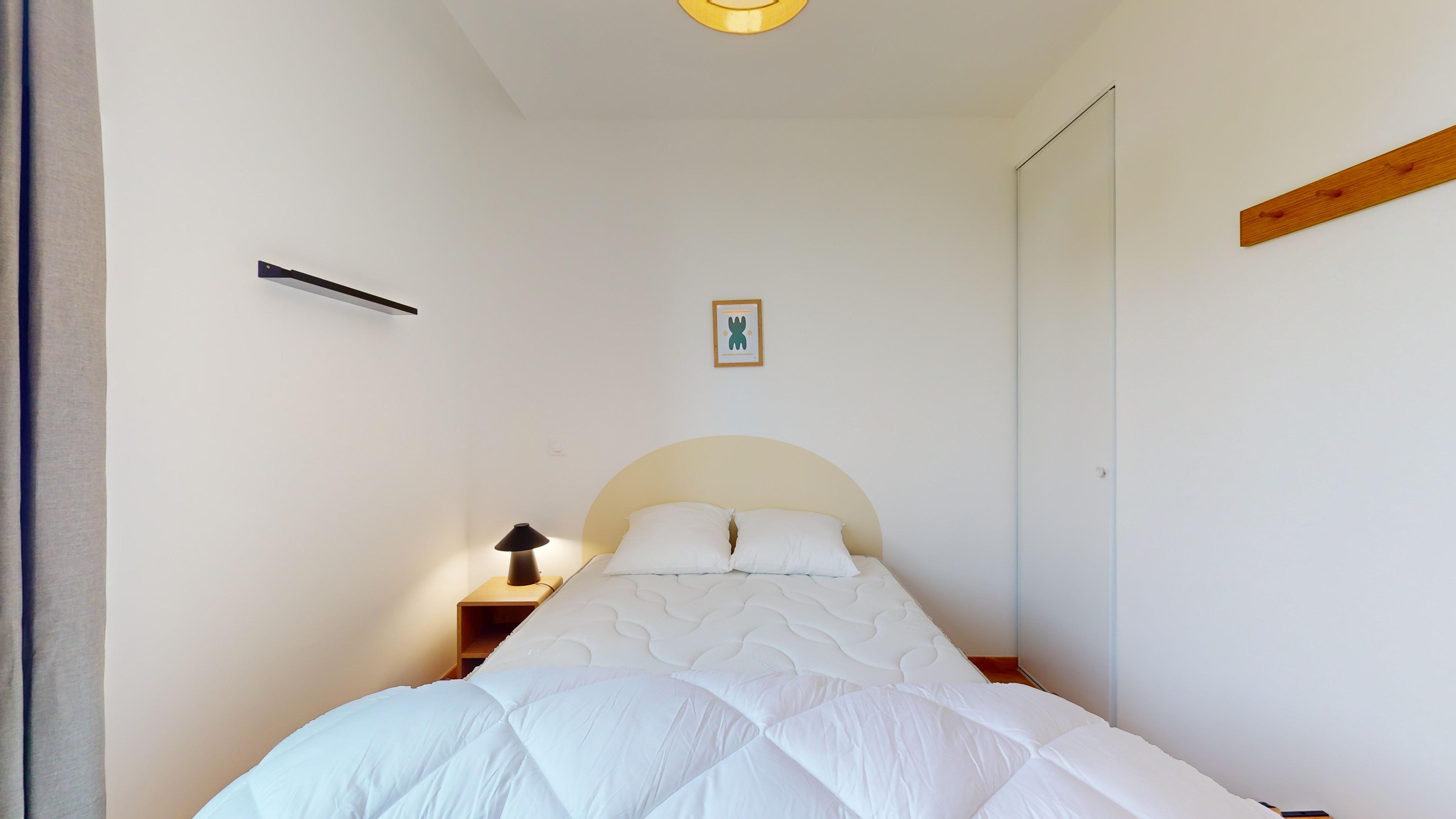 Room With Shared Bathroom - 106 - 1
