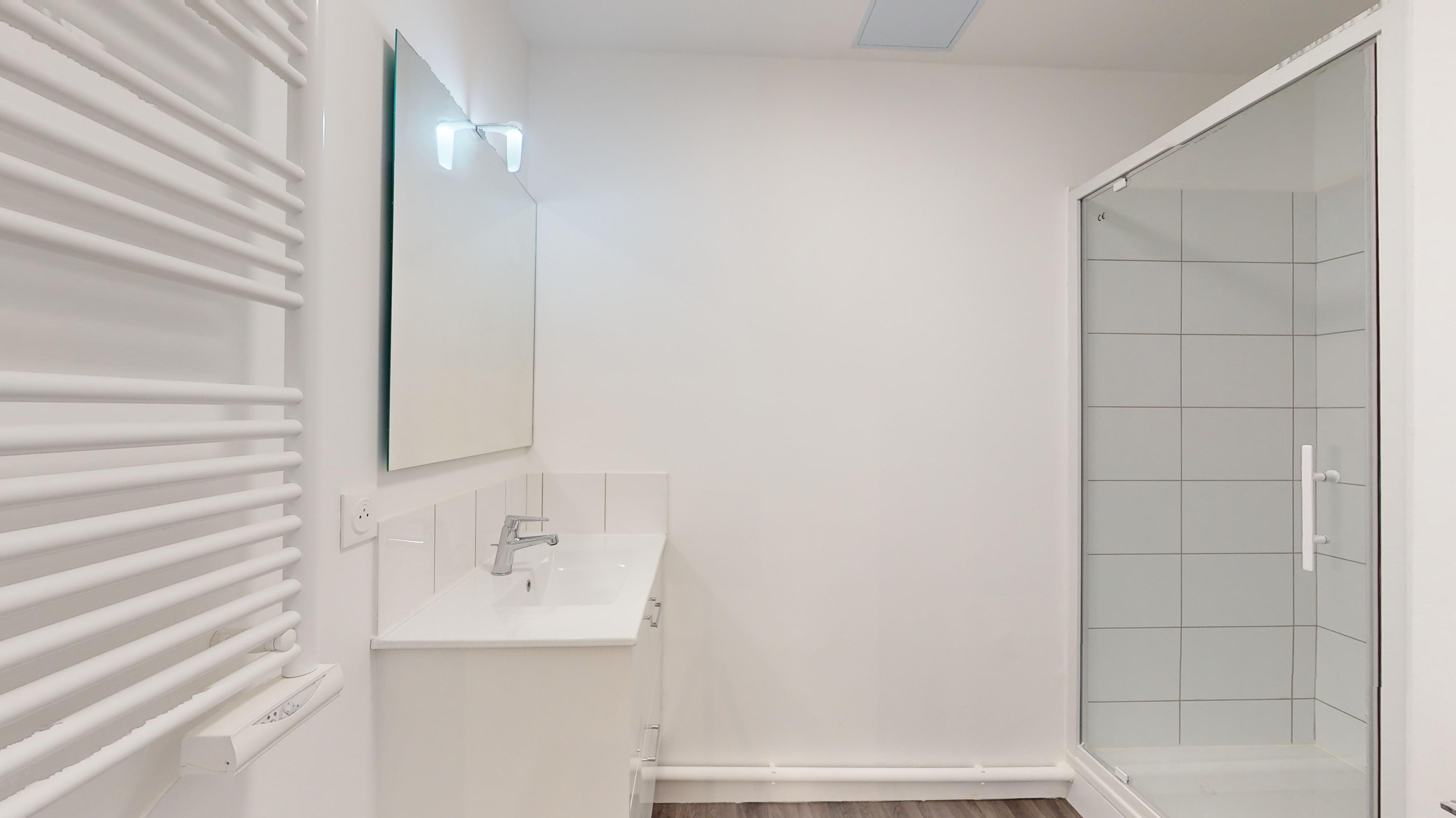 Room With Private Bathroom 108 - 2
