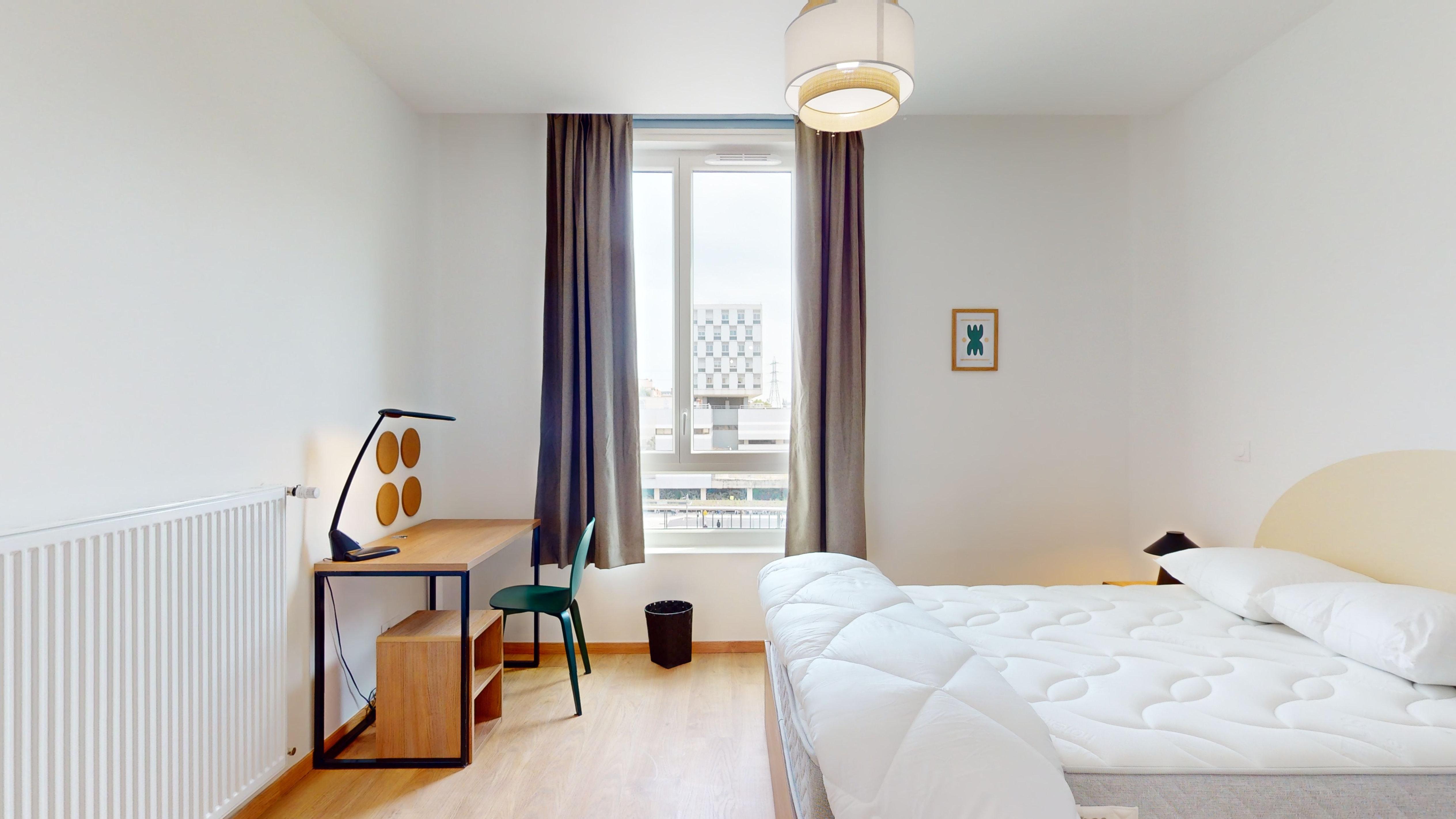 Room With Shared Bathroom - 111 - 2