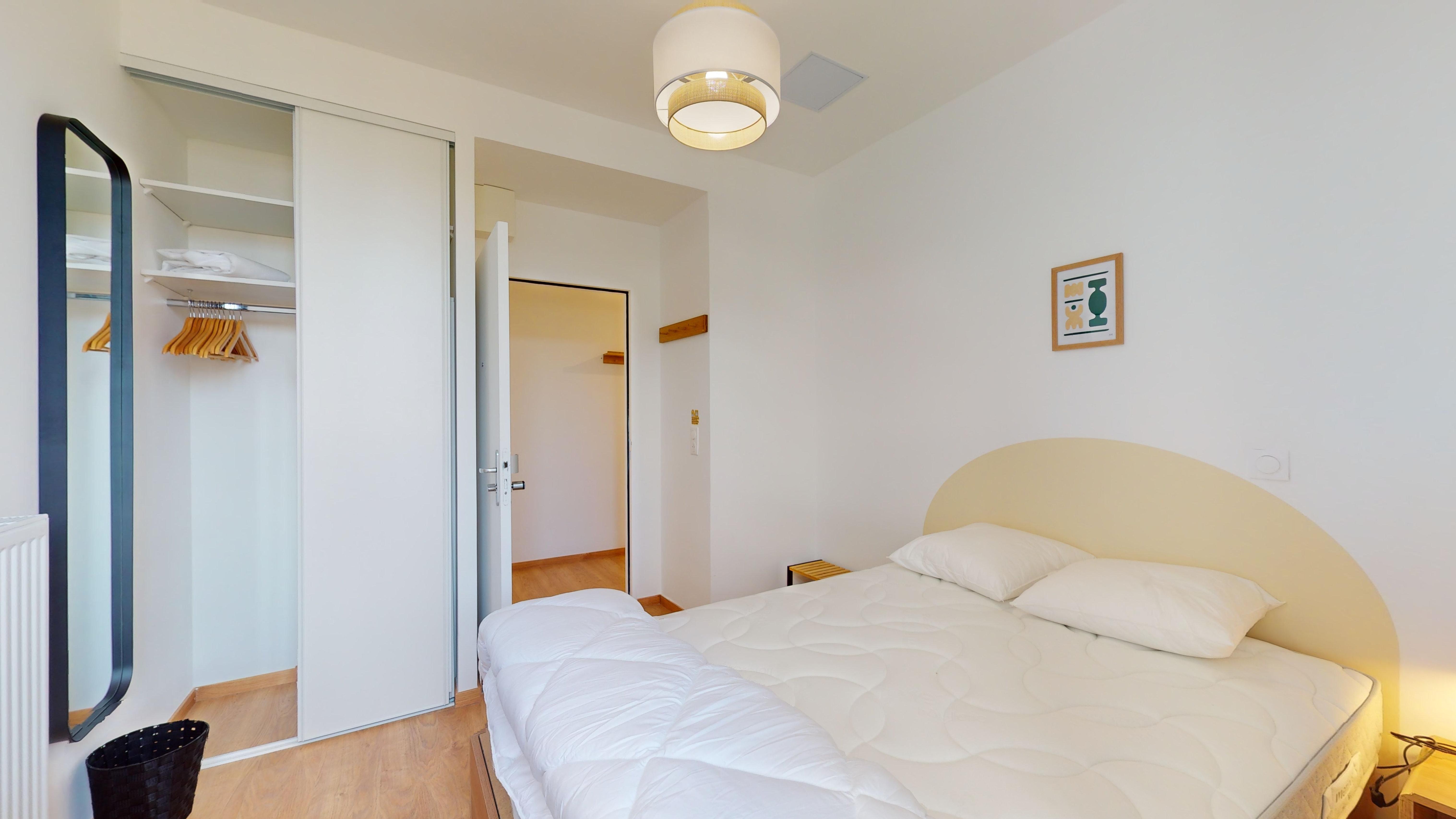 Room With Shared Bathroom - 207 - 2