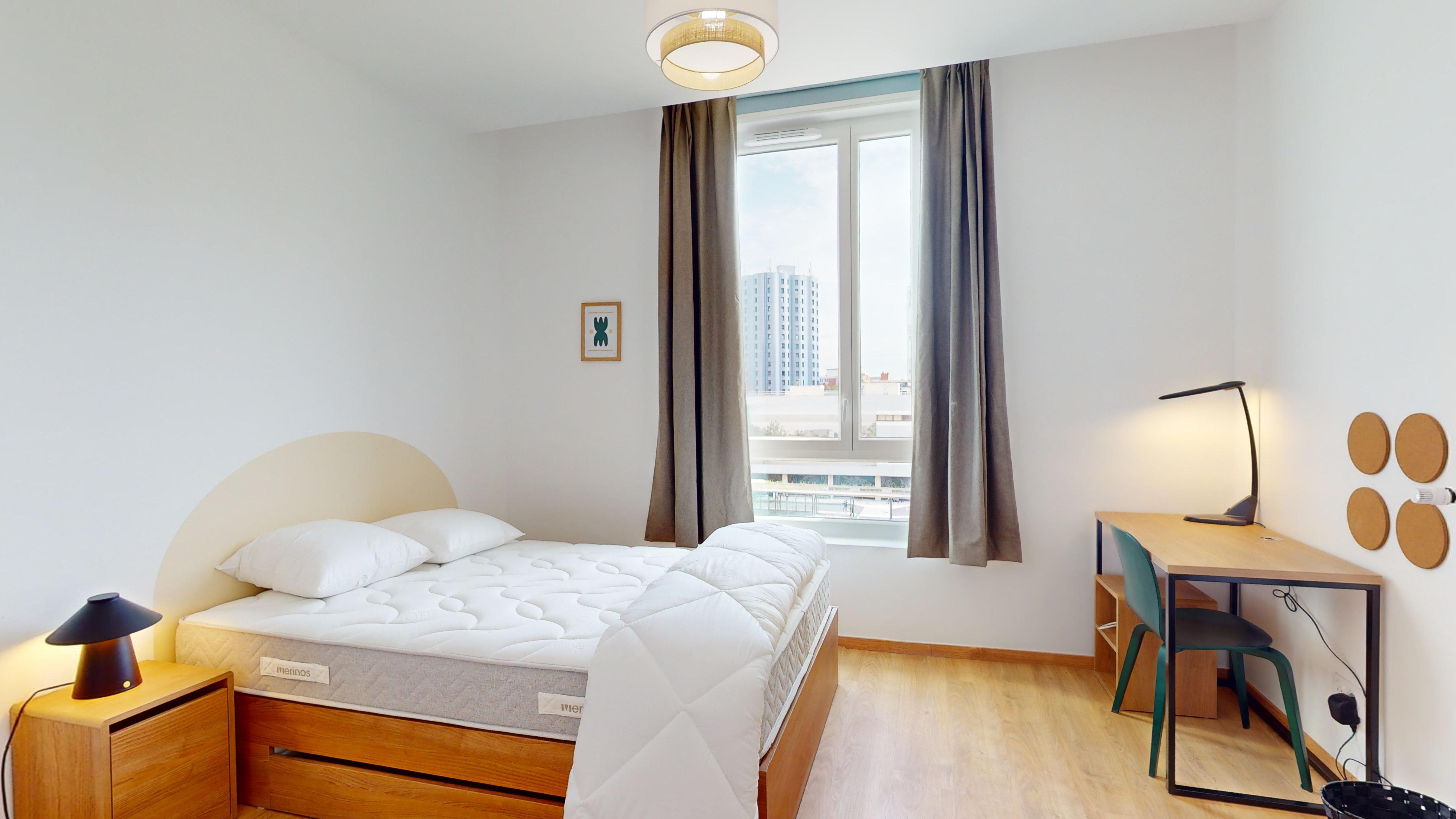 Room With Shared Bathroom - 210 - 3