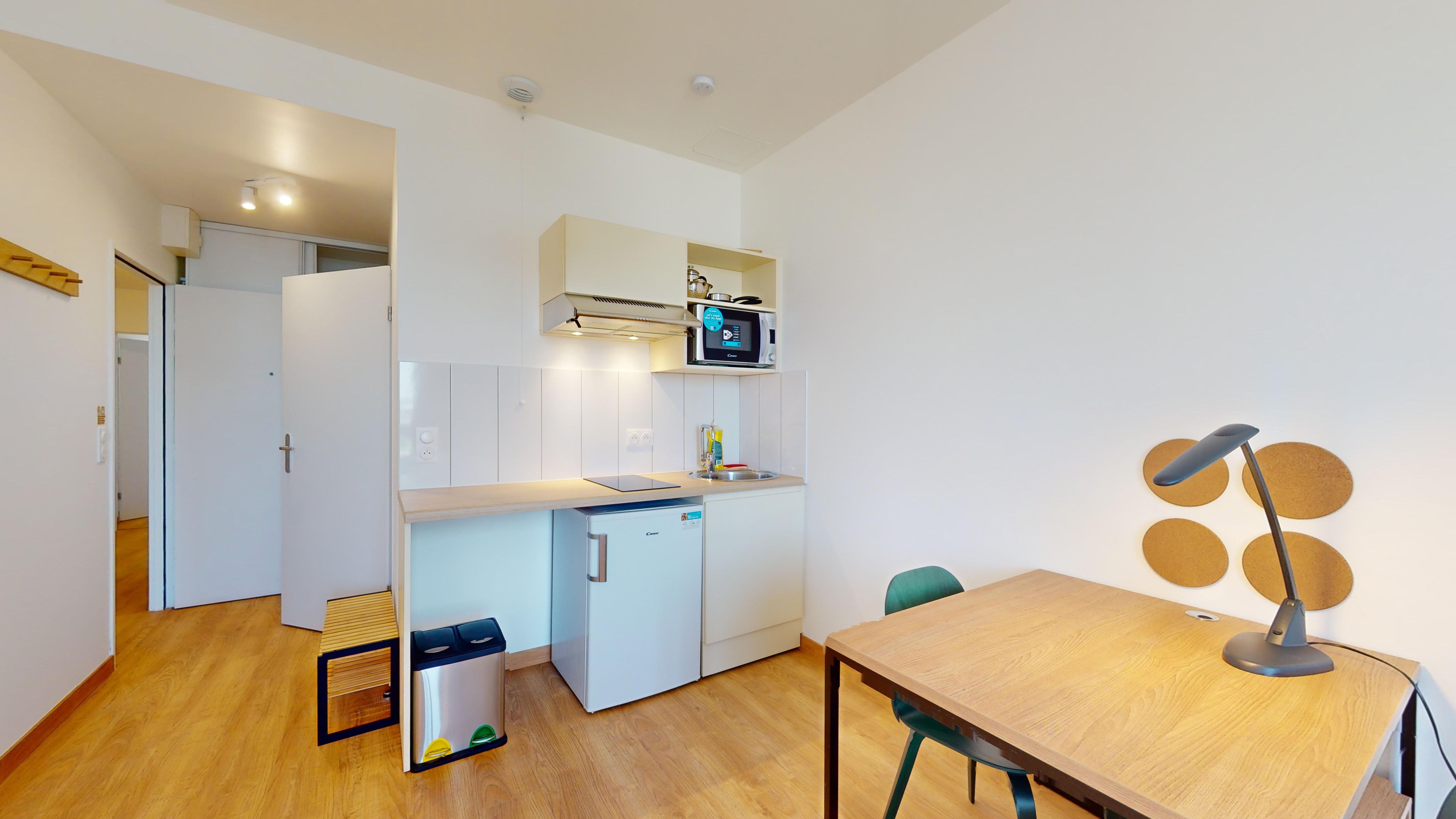 Studio For Two People - 301 - 2