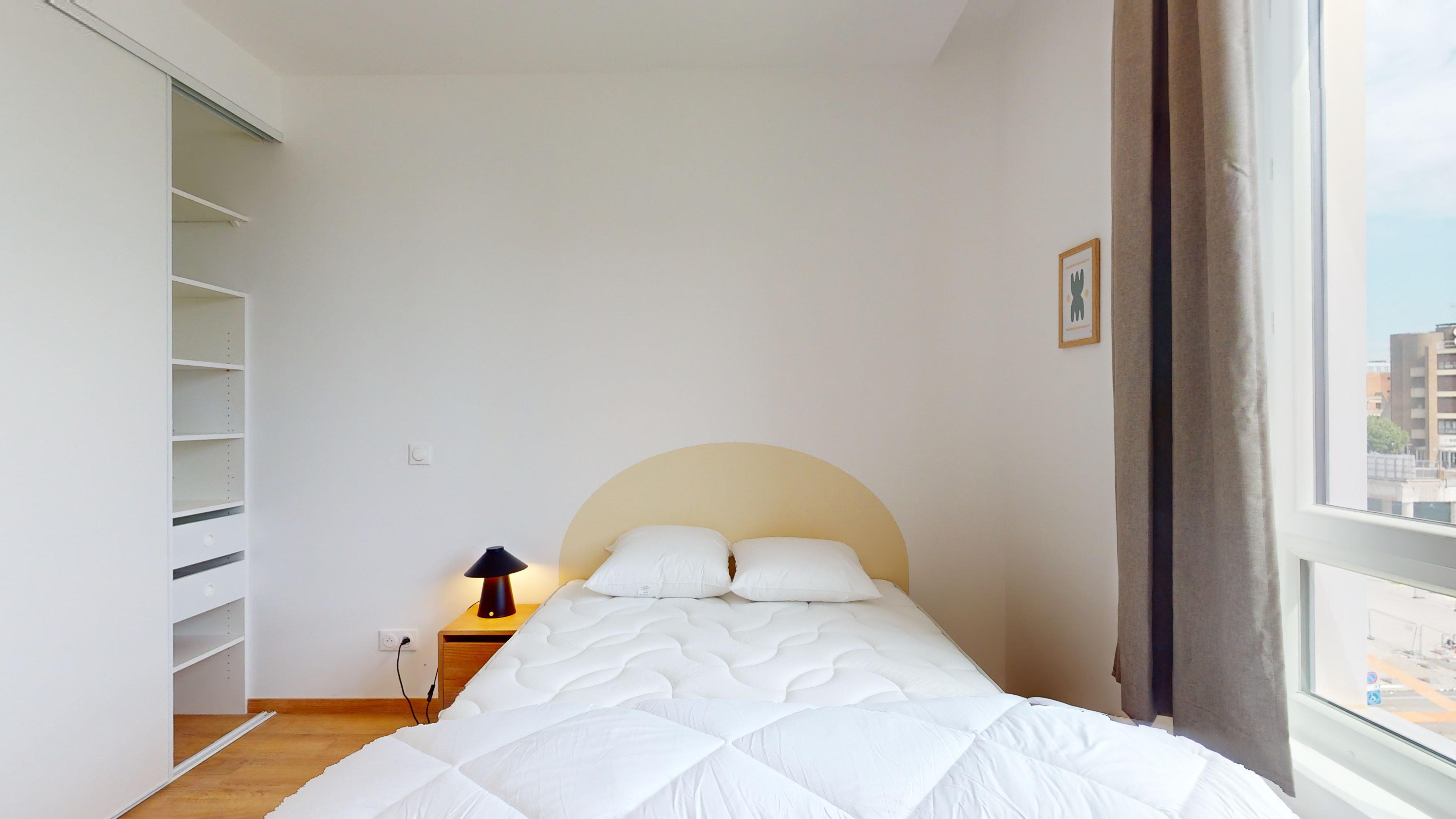 Room With Shared Bathroom - 310 - 2