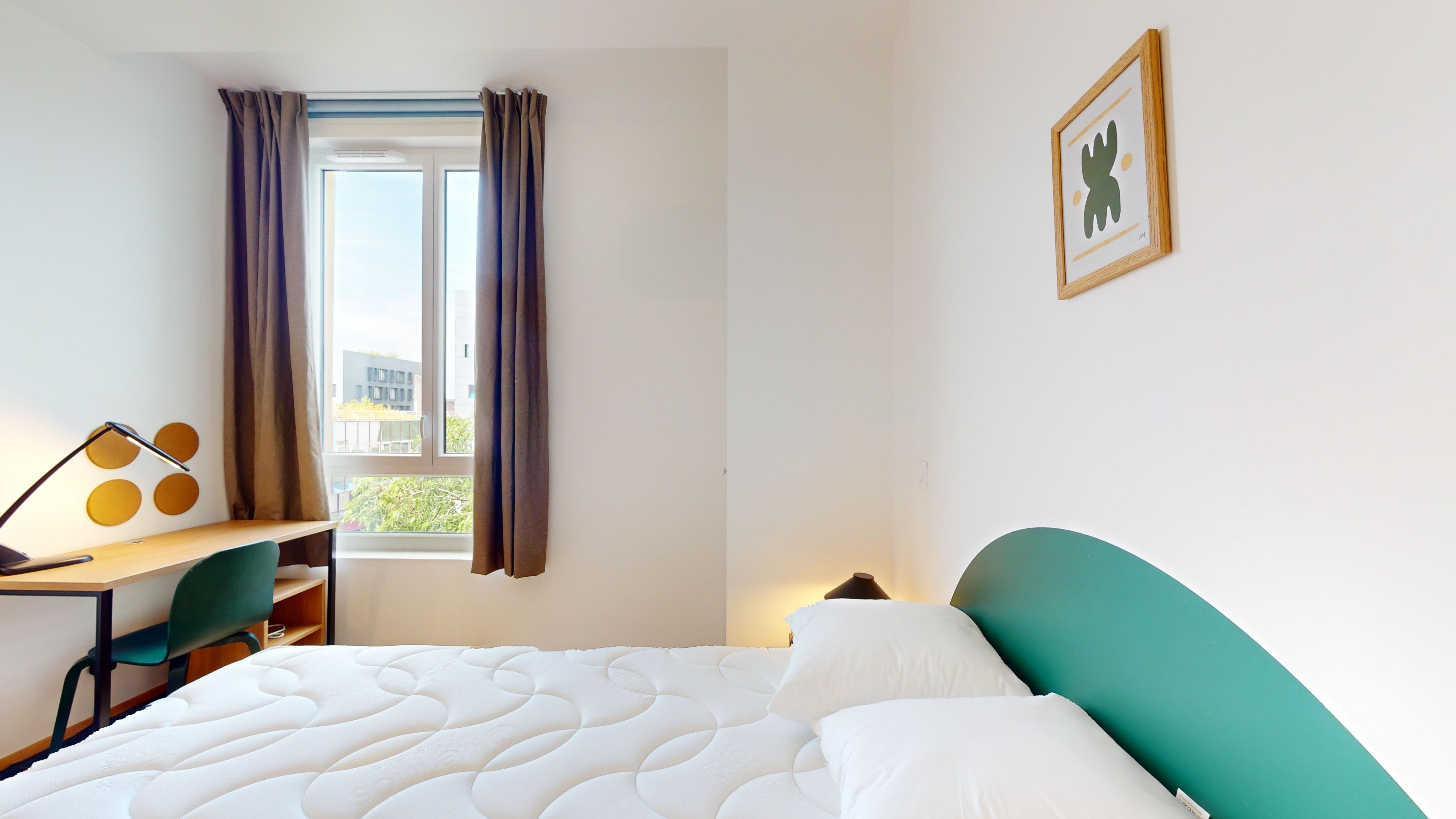 Room With Private Bathroom - 404 - 1