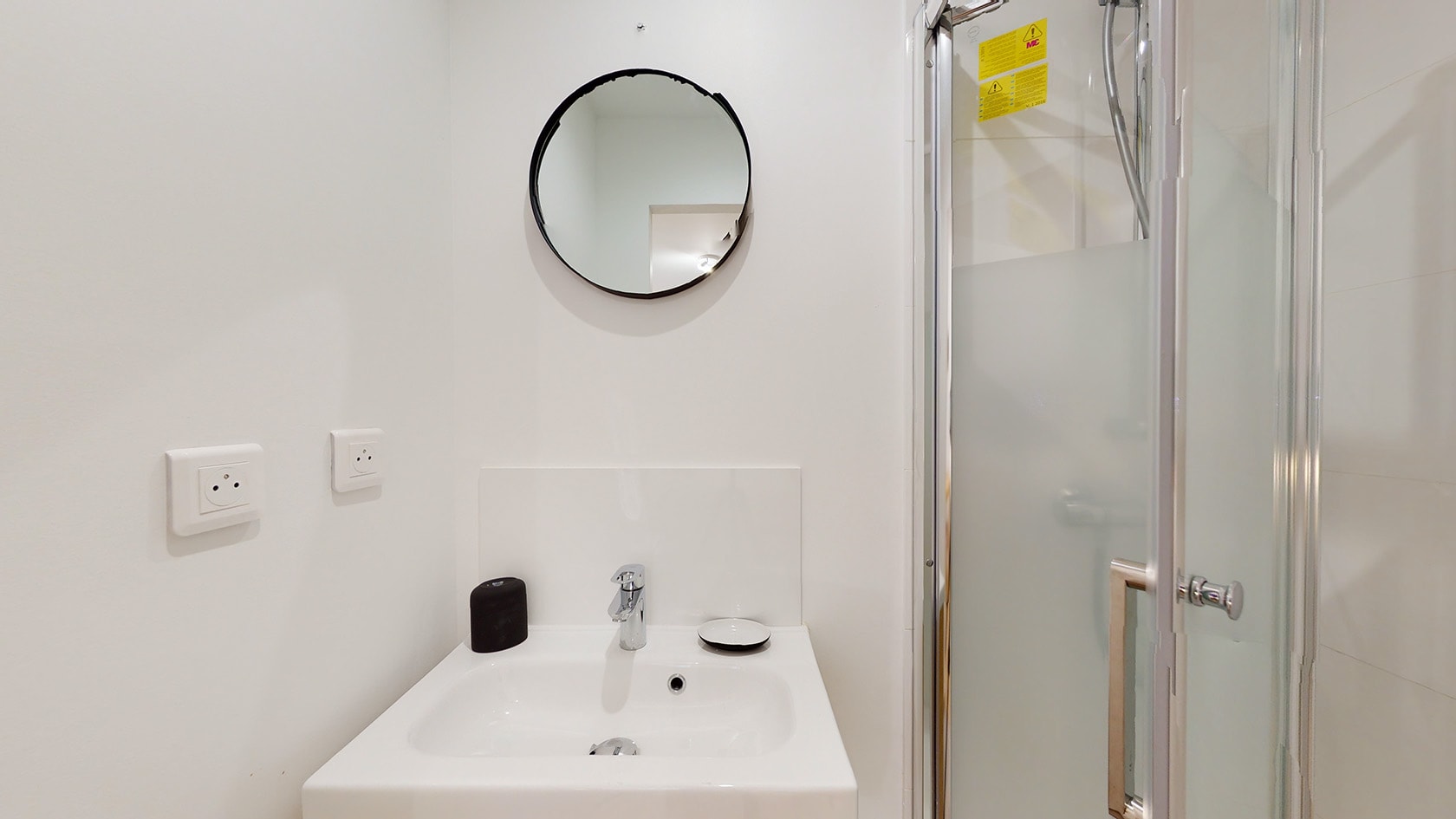  Room For One Person - 2  -  Georges  - Gallery -  1