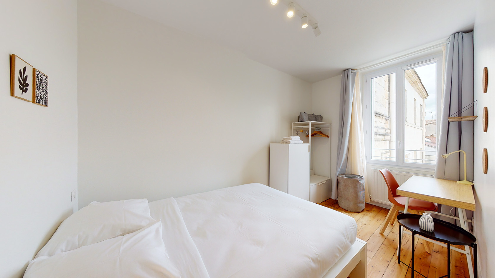 Room 10 - 1