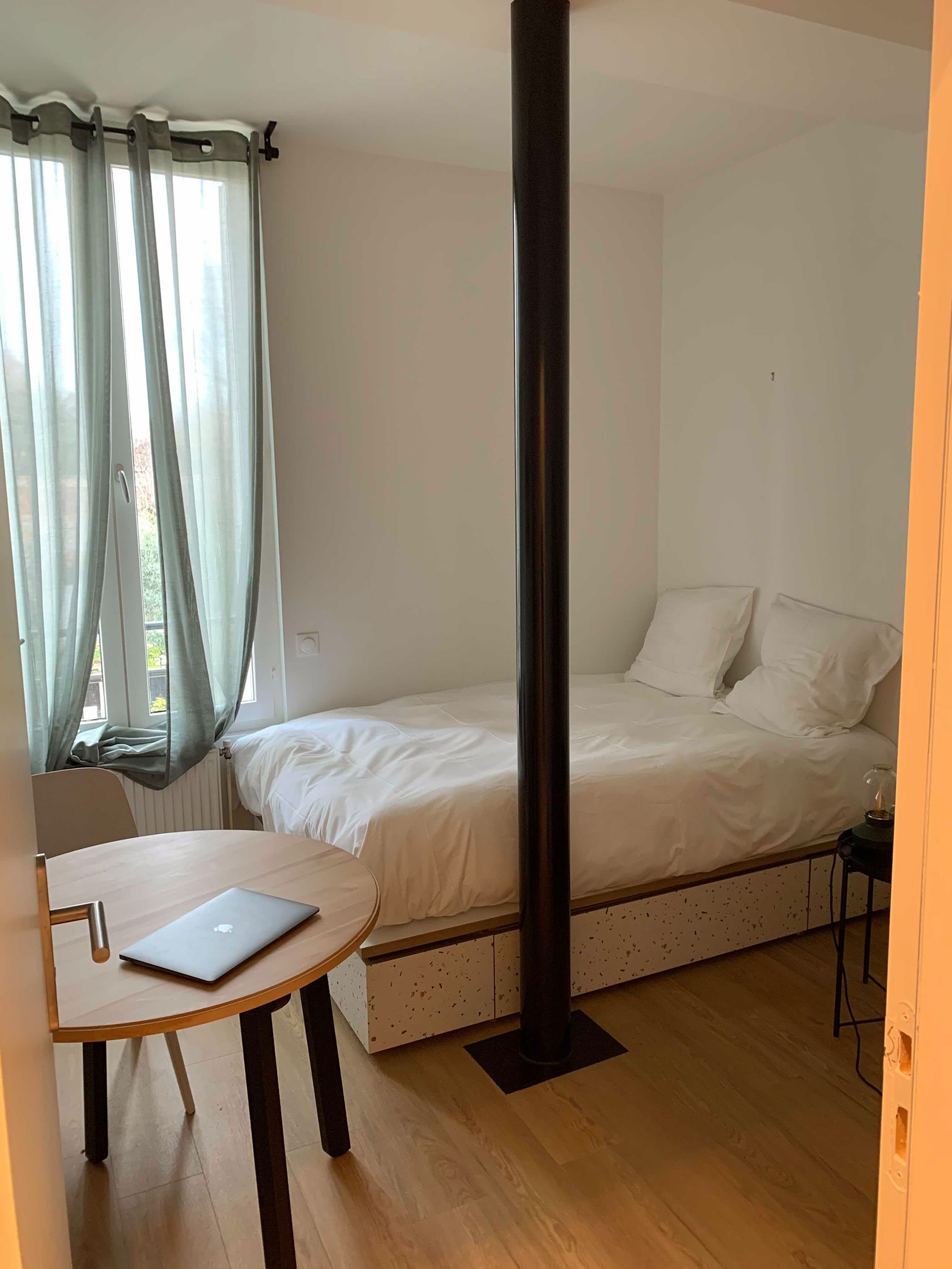 Room For One Person - 6 - 1