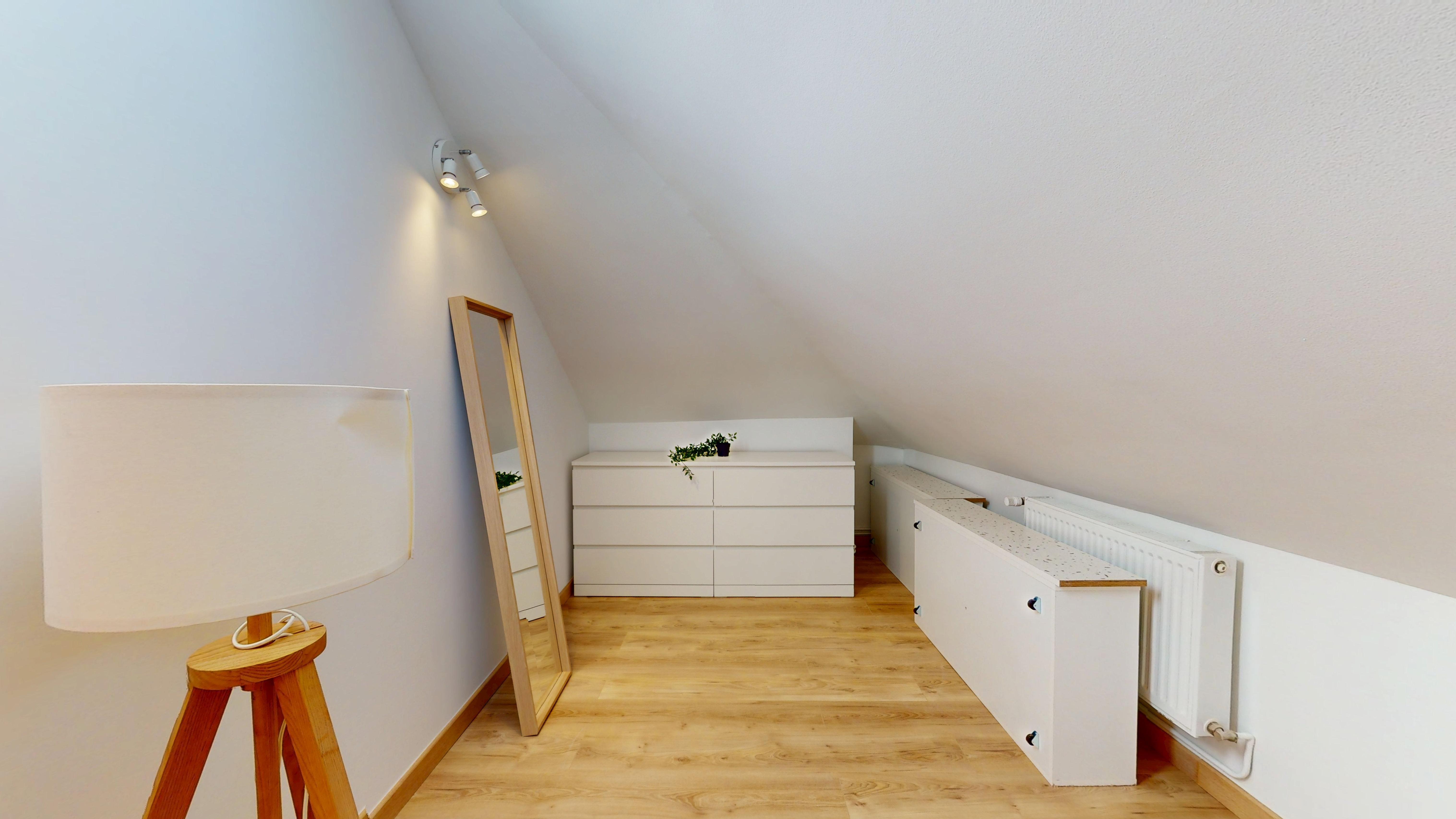 Room For One Person - 11 - Gustave - Gallery - 3