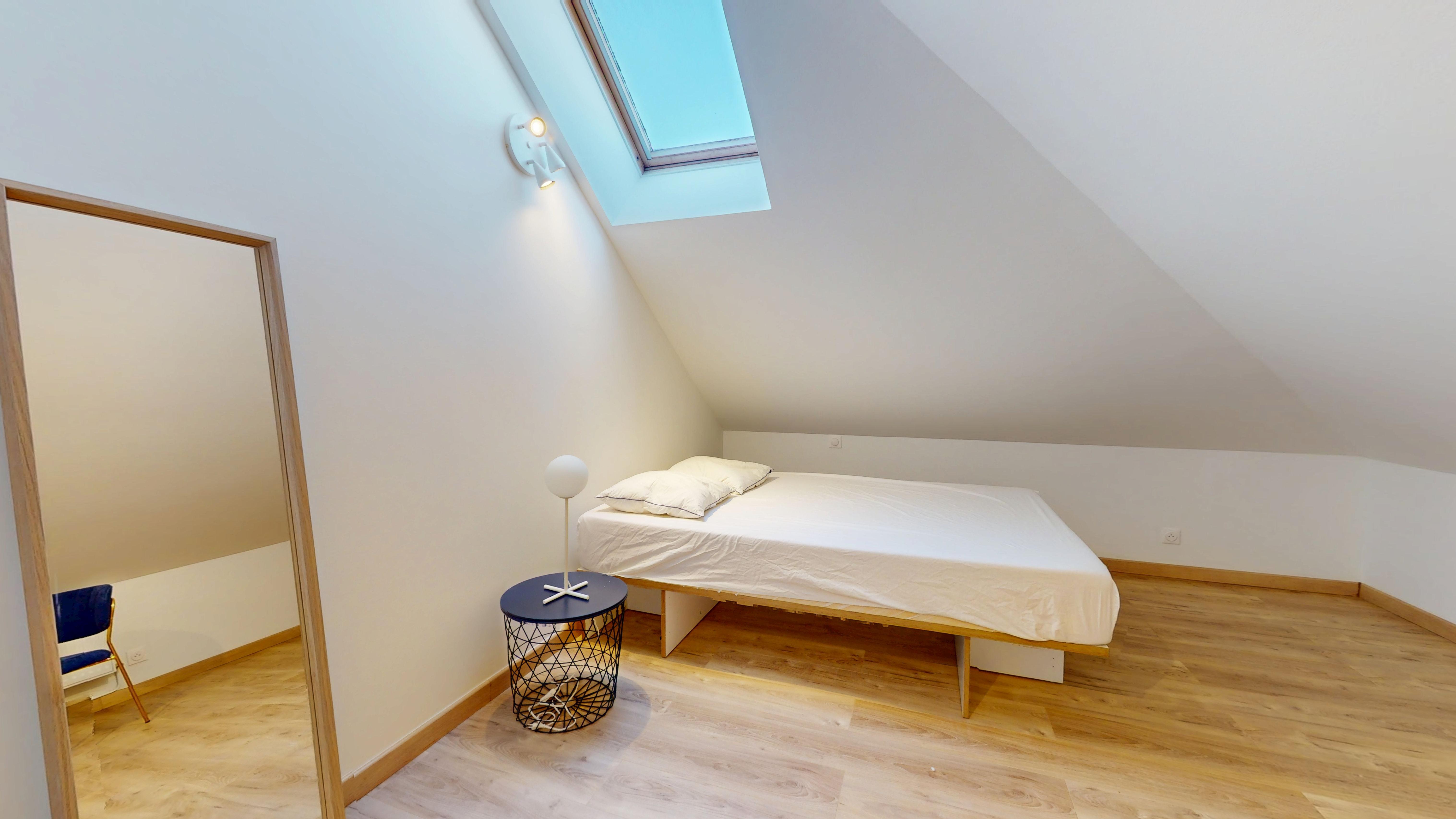 Room For One Person - 12 - Gustave - Gallery - 2