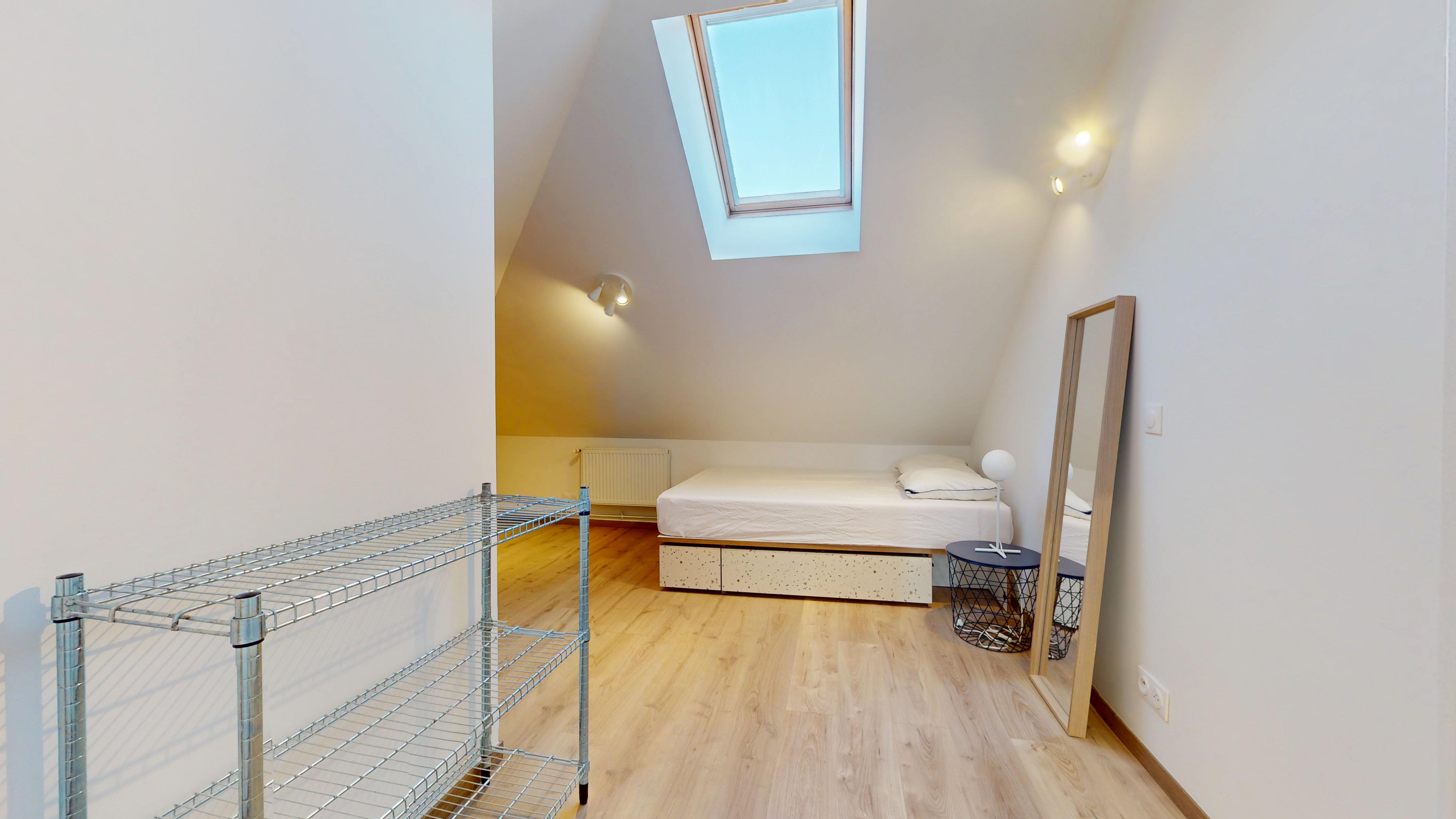 Room For One Person - 13 - Gustave - Gallery - 1