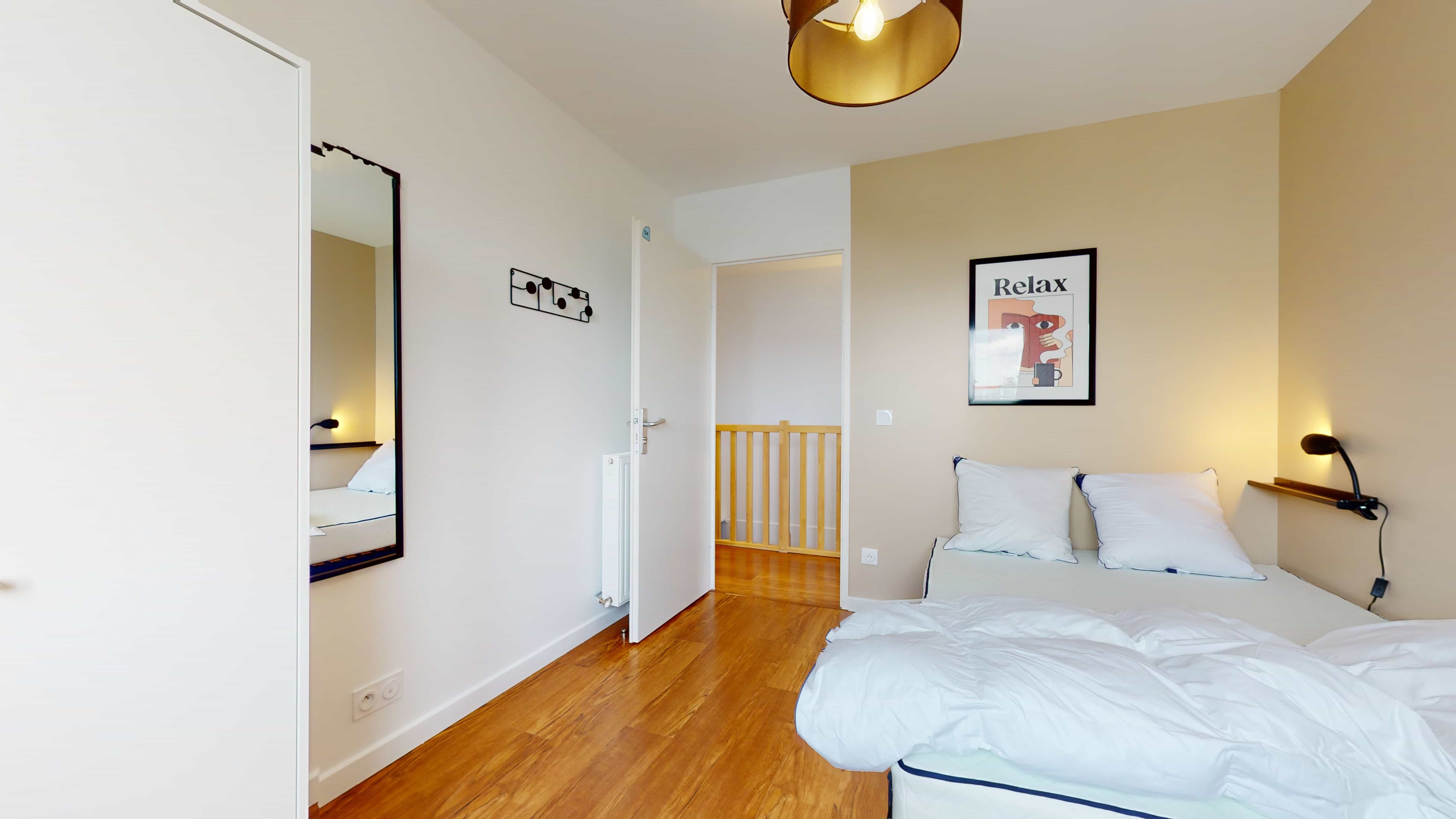 Room 4 - 1