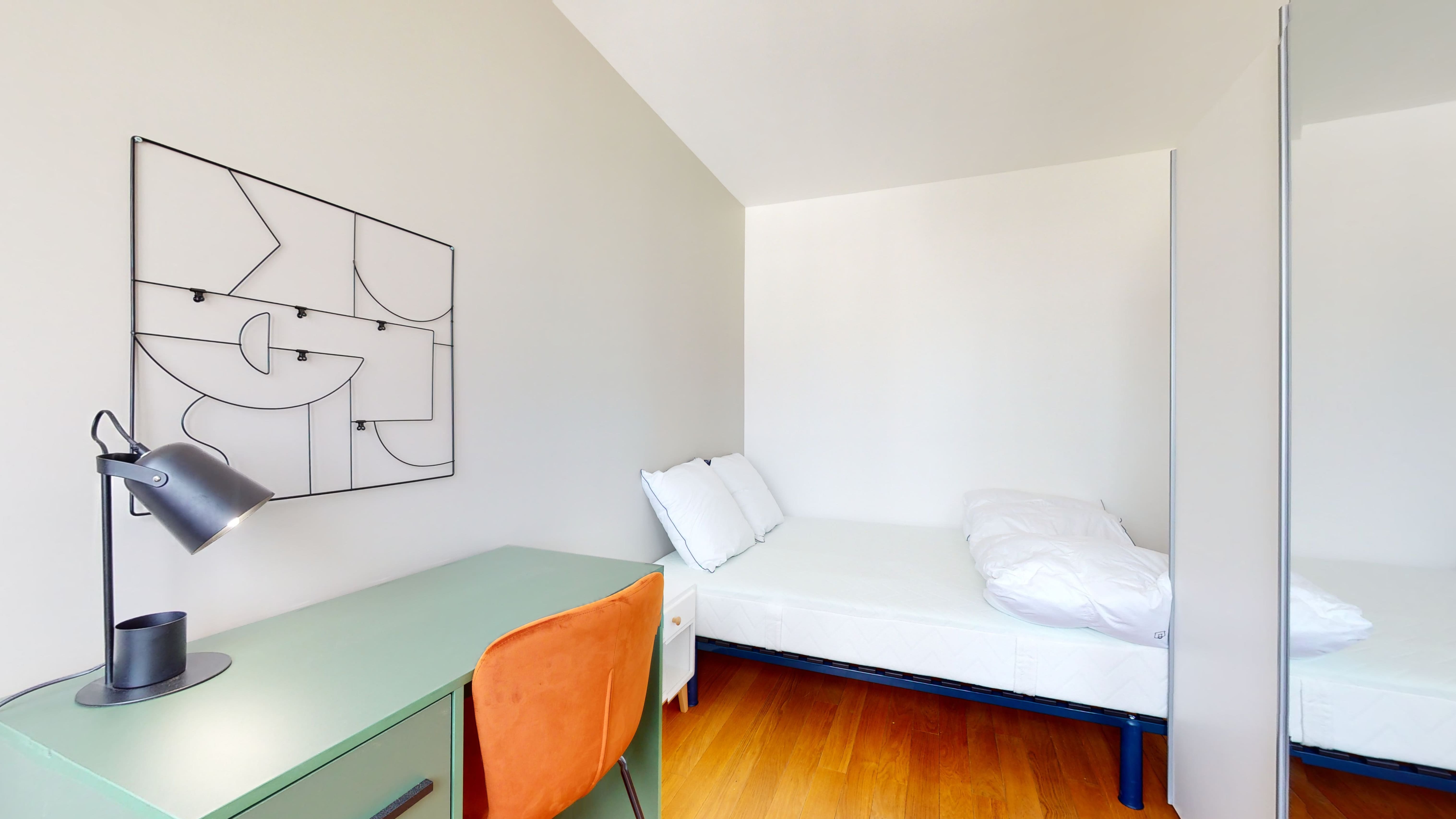  Room 4  -  Clichy Jaurès 3  - Gallery -  1