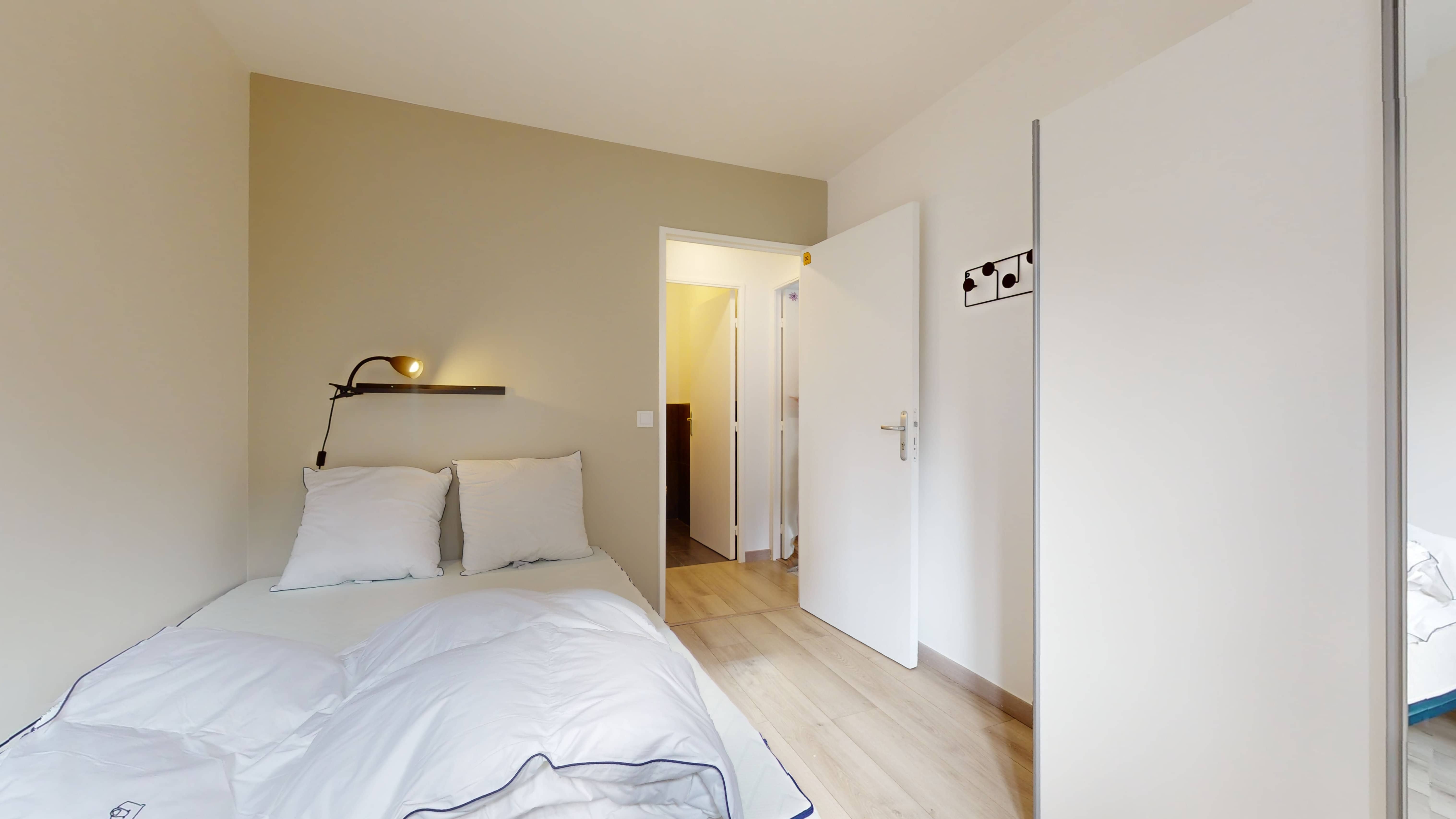 Room 2 - 2