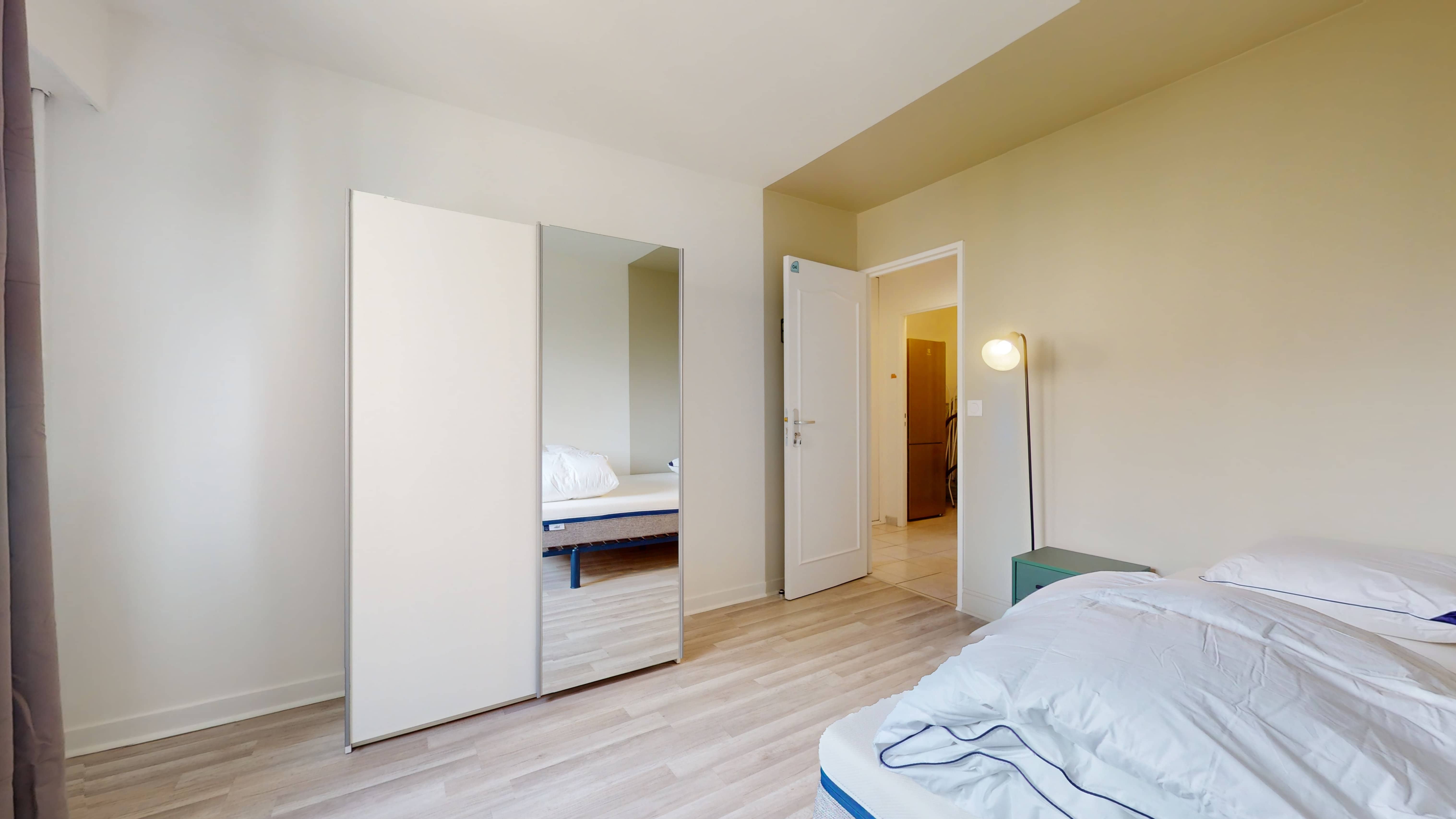 Room 4 - 2