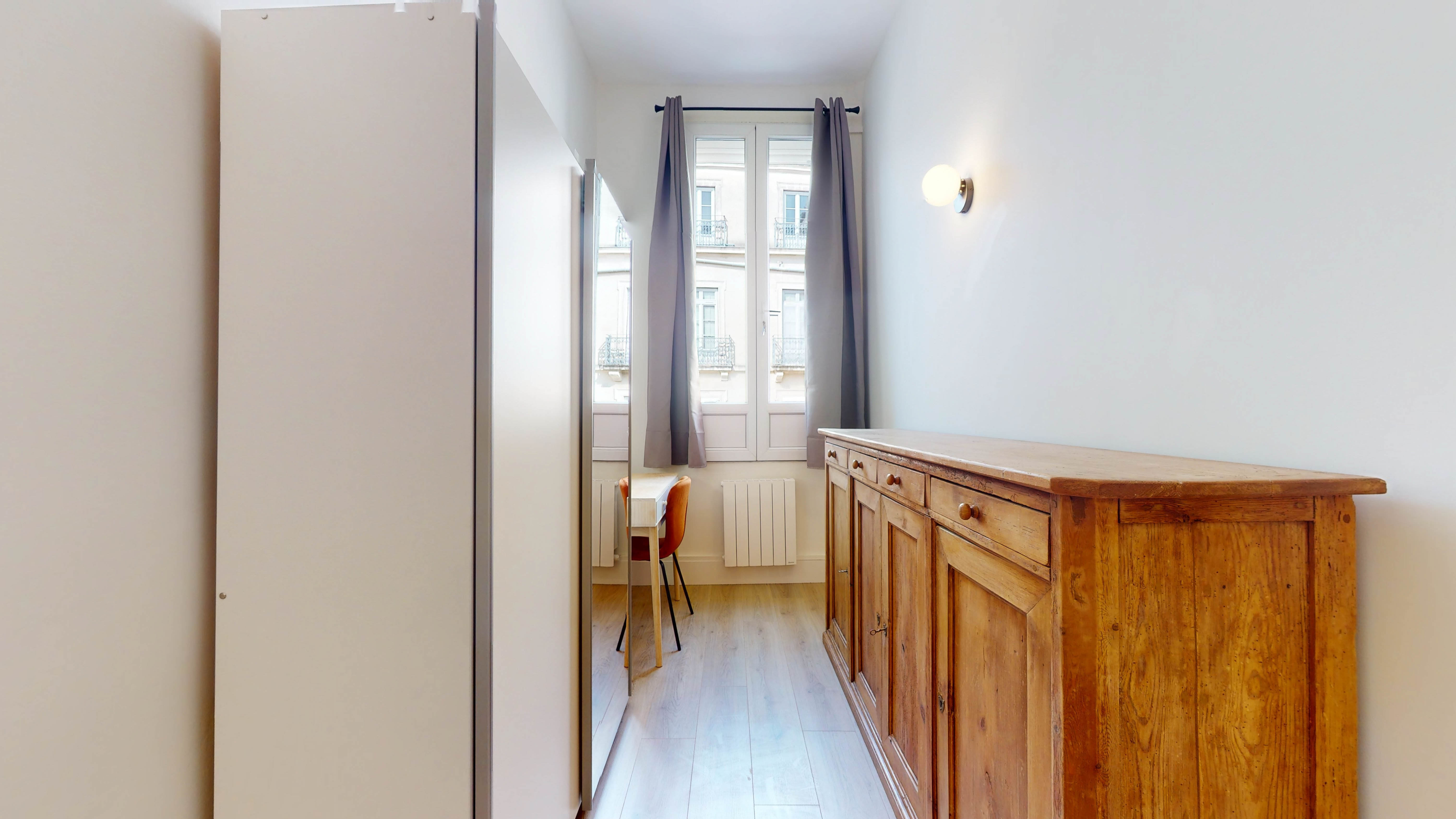  Room 6  -  Montpellier Verdun  - Gallery -  3