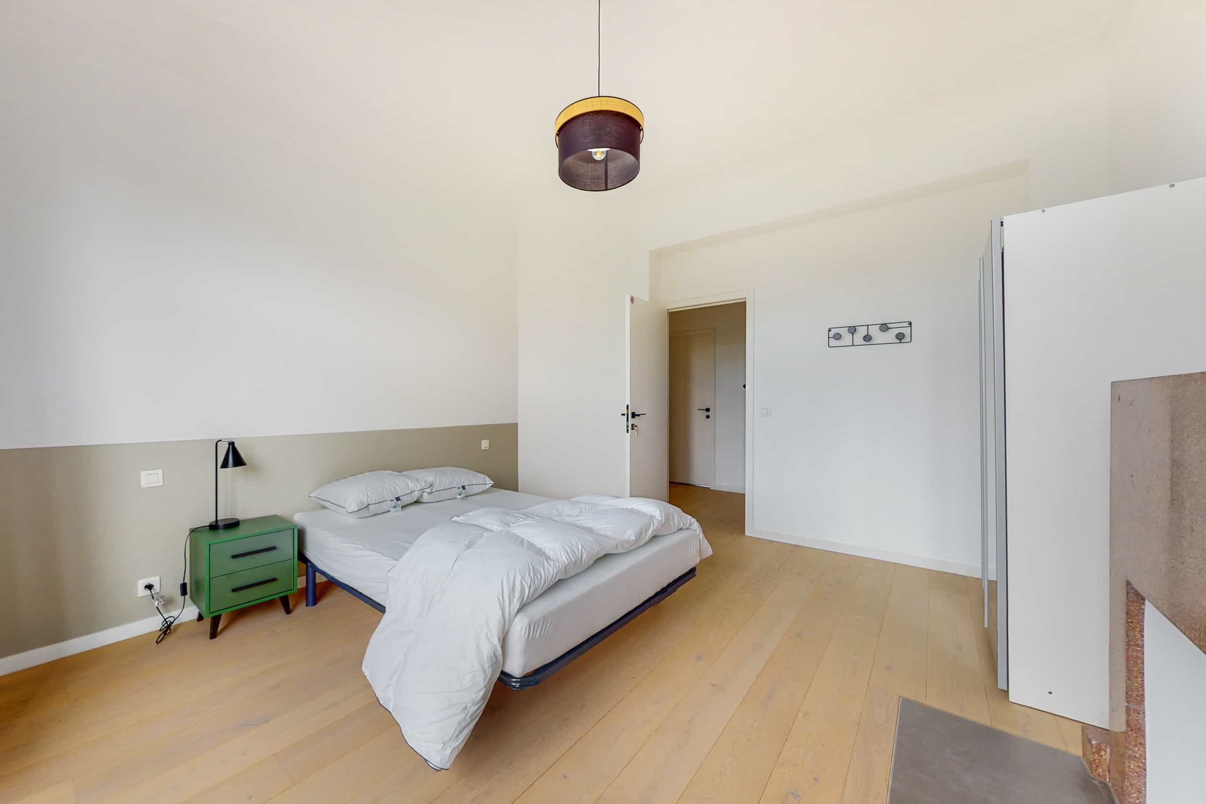 Room 1 - 1
