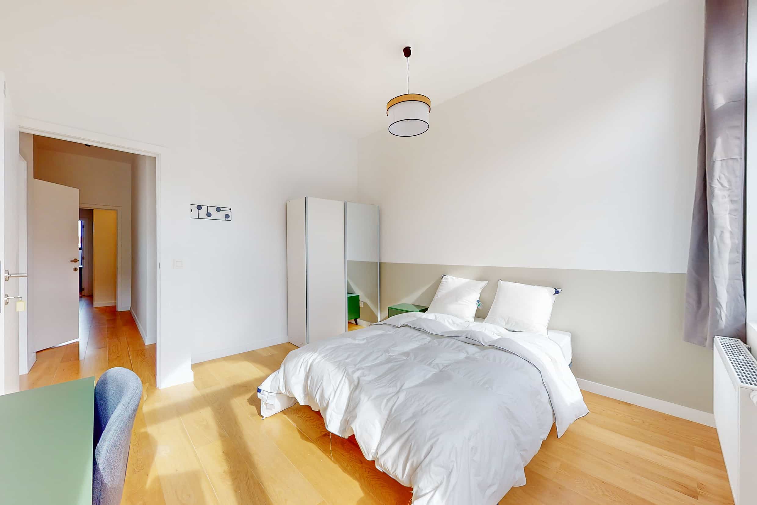 Room 4 - 2