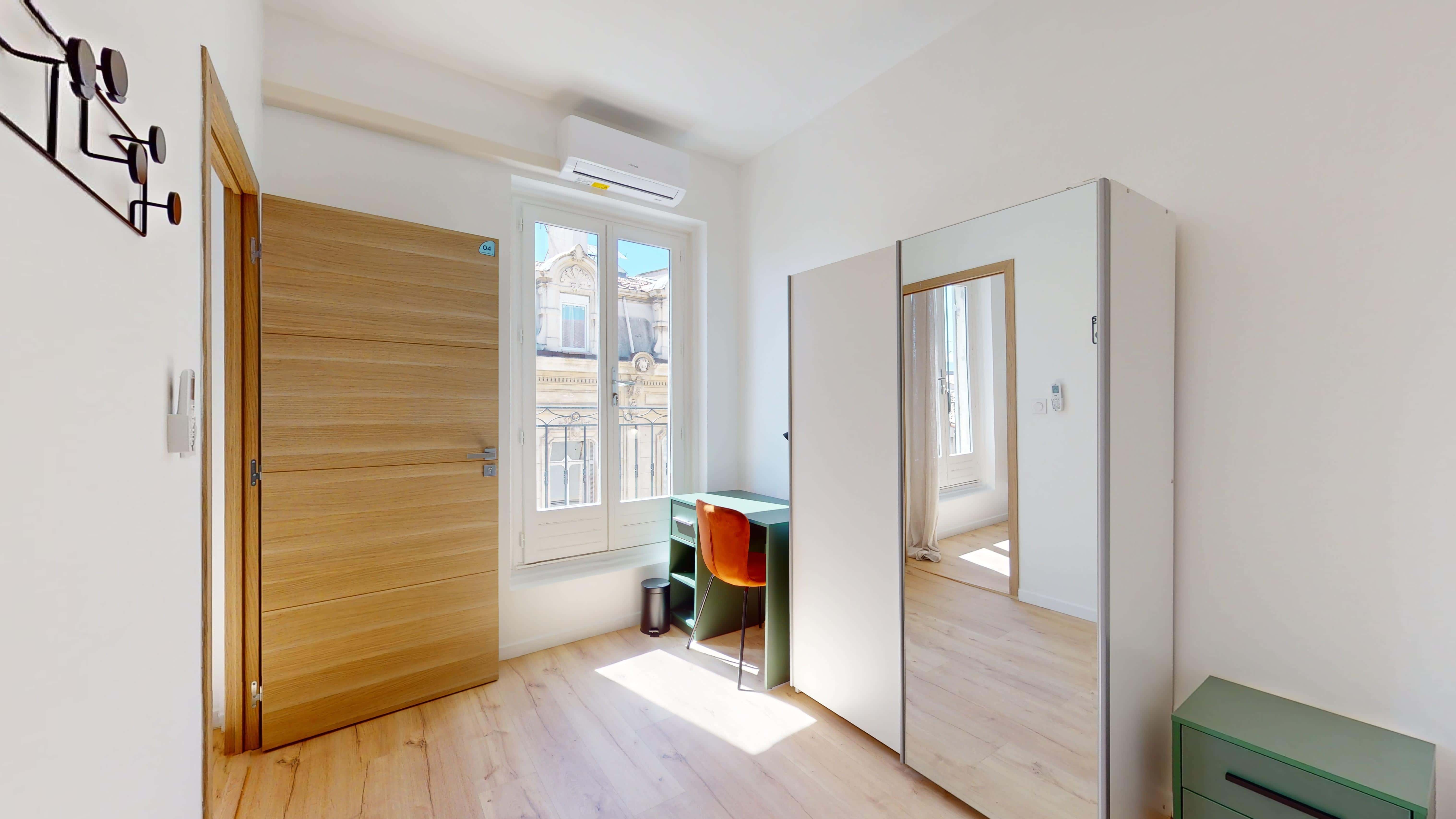 Room 4 - 2