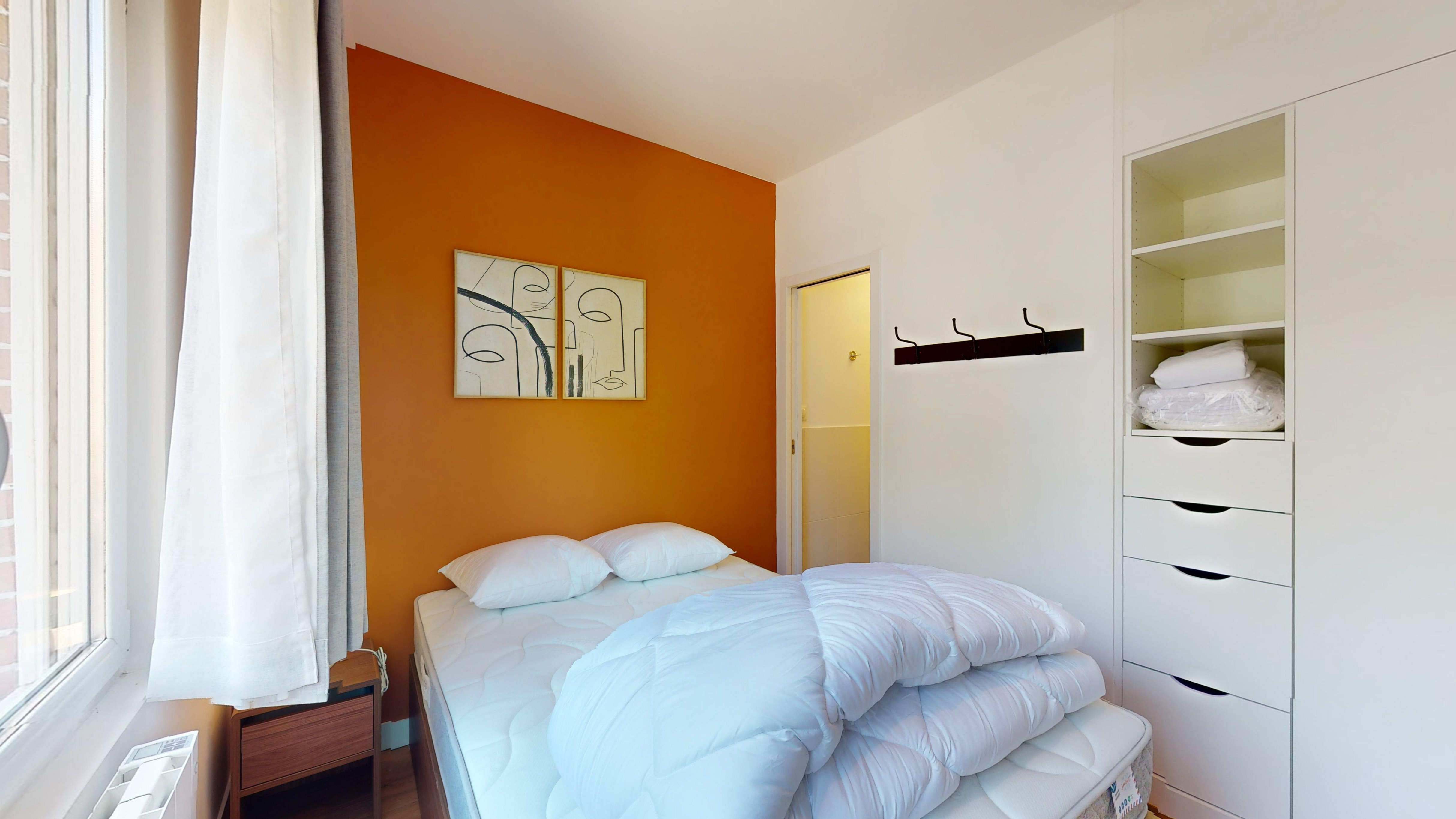 Room For One Person - 5 - 1