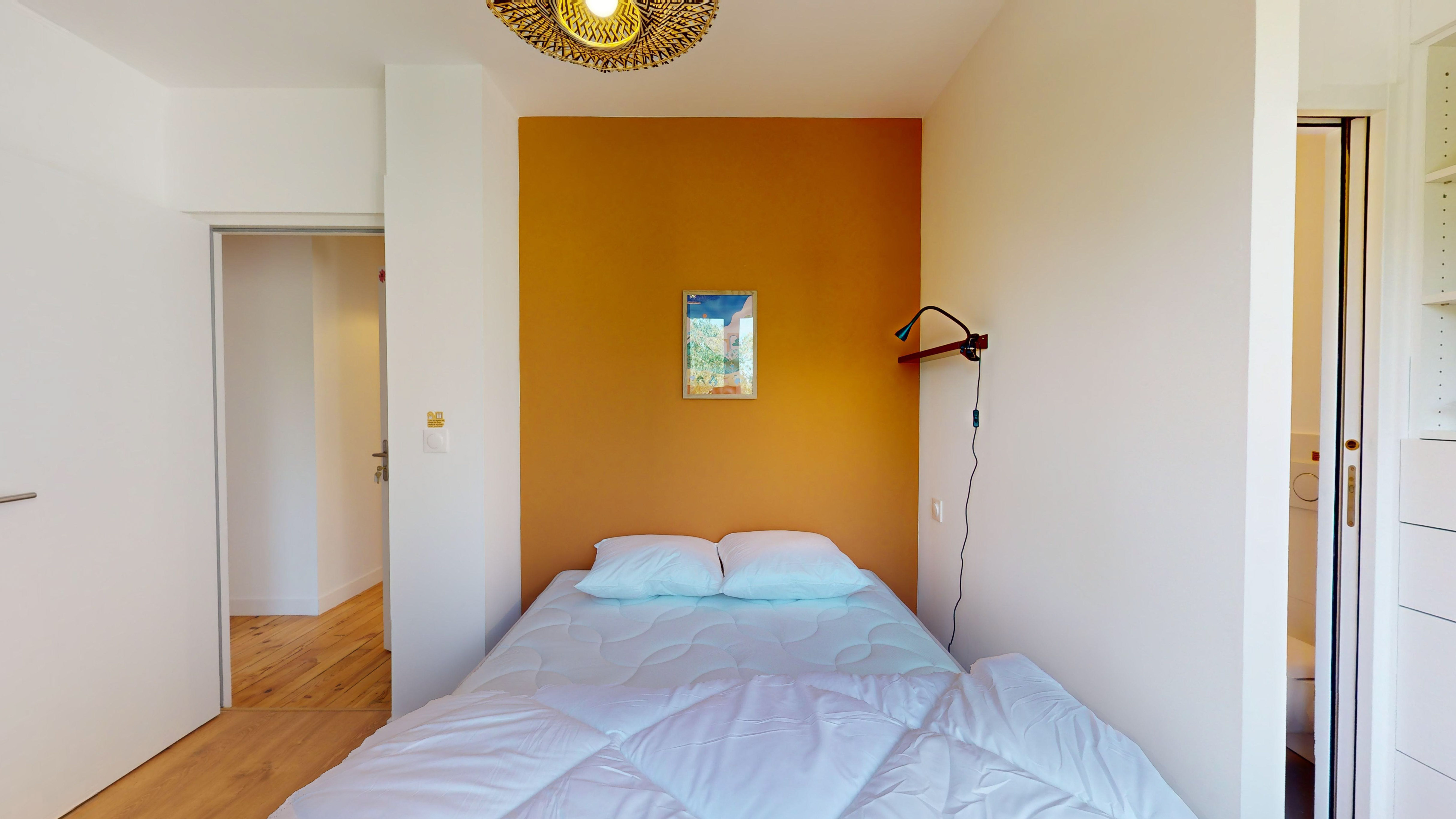 Room For One Person - 10 - 3